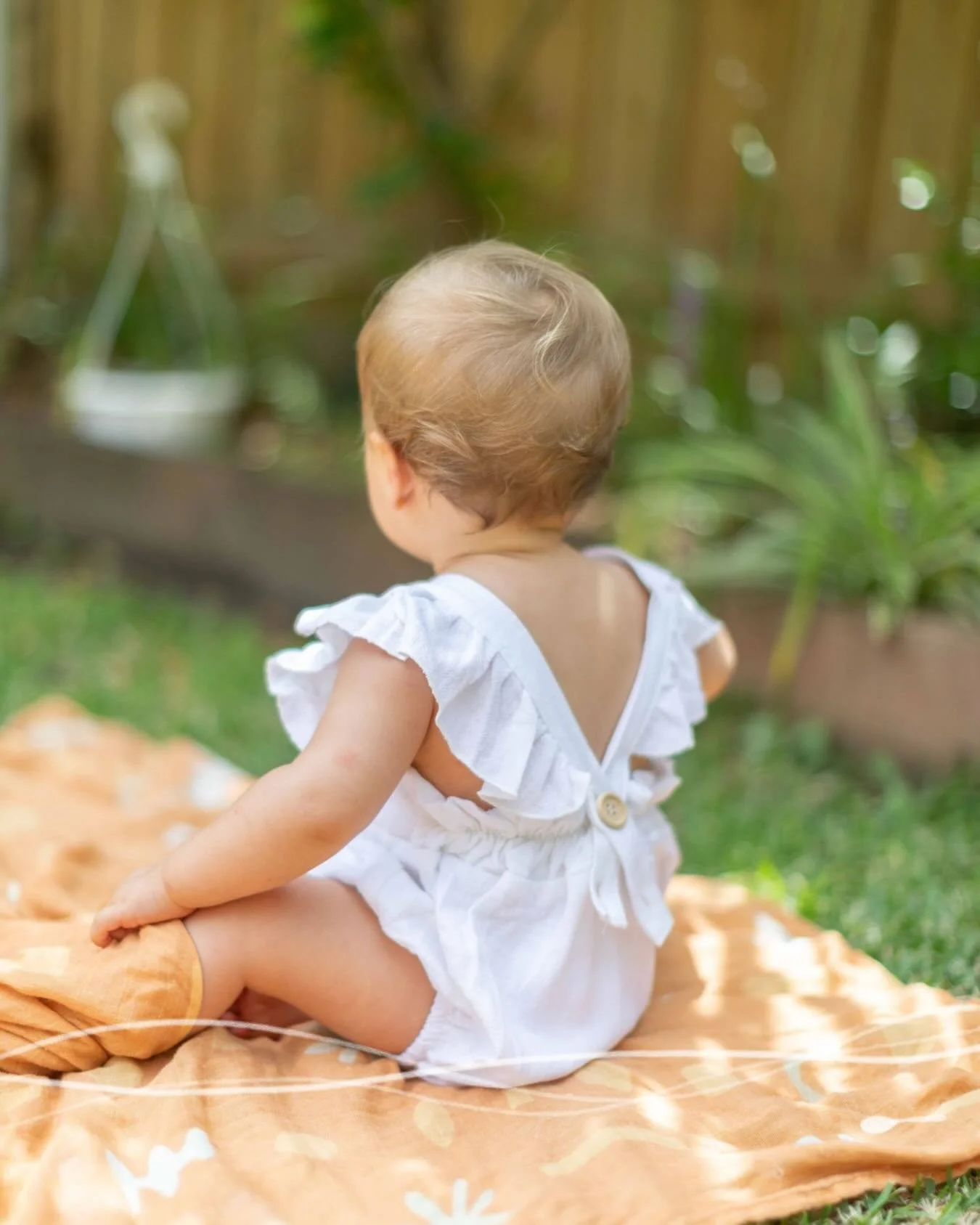 Starting Solids >> First Foods

Fruits &amp; Vegetables
Aim for 75% vegetables to 25% fruit. Offering as much variety and colour as possible to diversify nutrient intake and your child&rsquo;s taste

Healthy Fats
An important part of your baby&