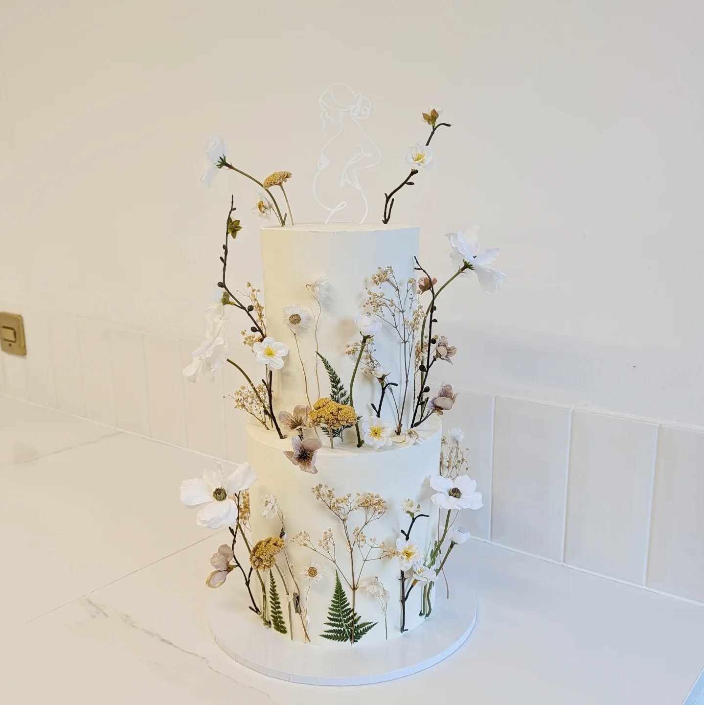 The sweetest baby shower cake 🤎