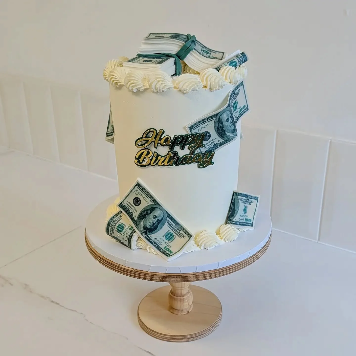 Something a little different ✨

#cakessheffield #moneycake #sheffieldcakes