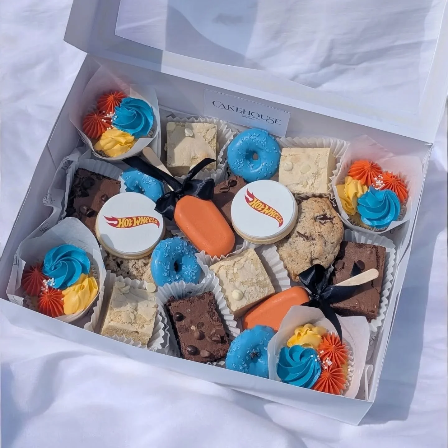 H O T  W H E E L S 🏁

#hotwheelscupcakes #hotwheelsbirthday #treatbox #sheffieldcakes