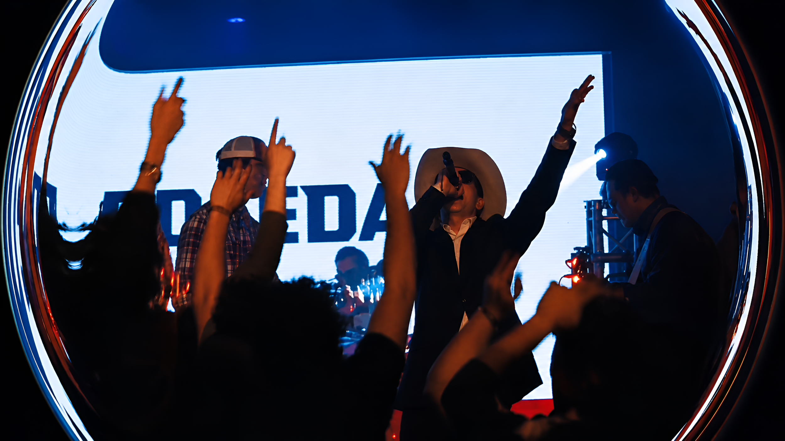 Crowd1.png