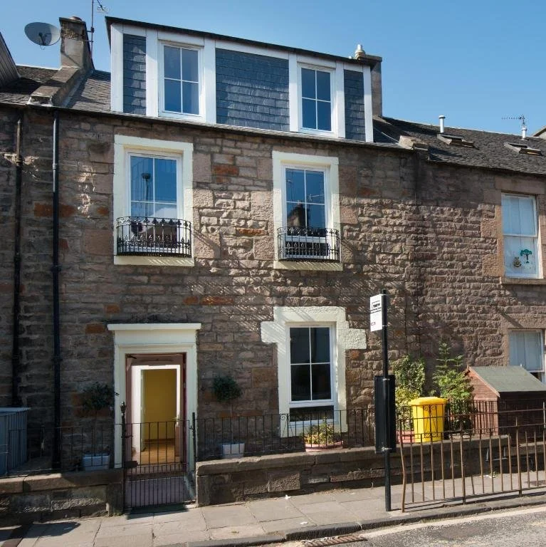centre-inn-townhouse-exterior-edinburgh.jpg