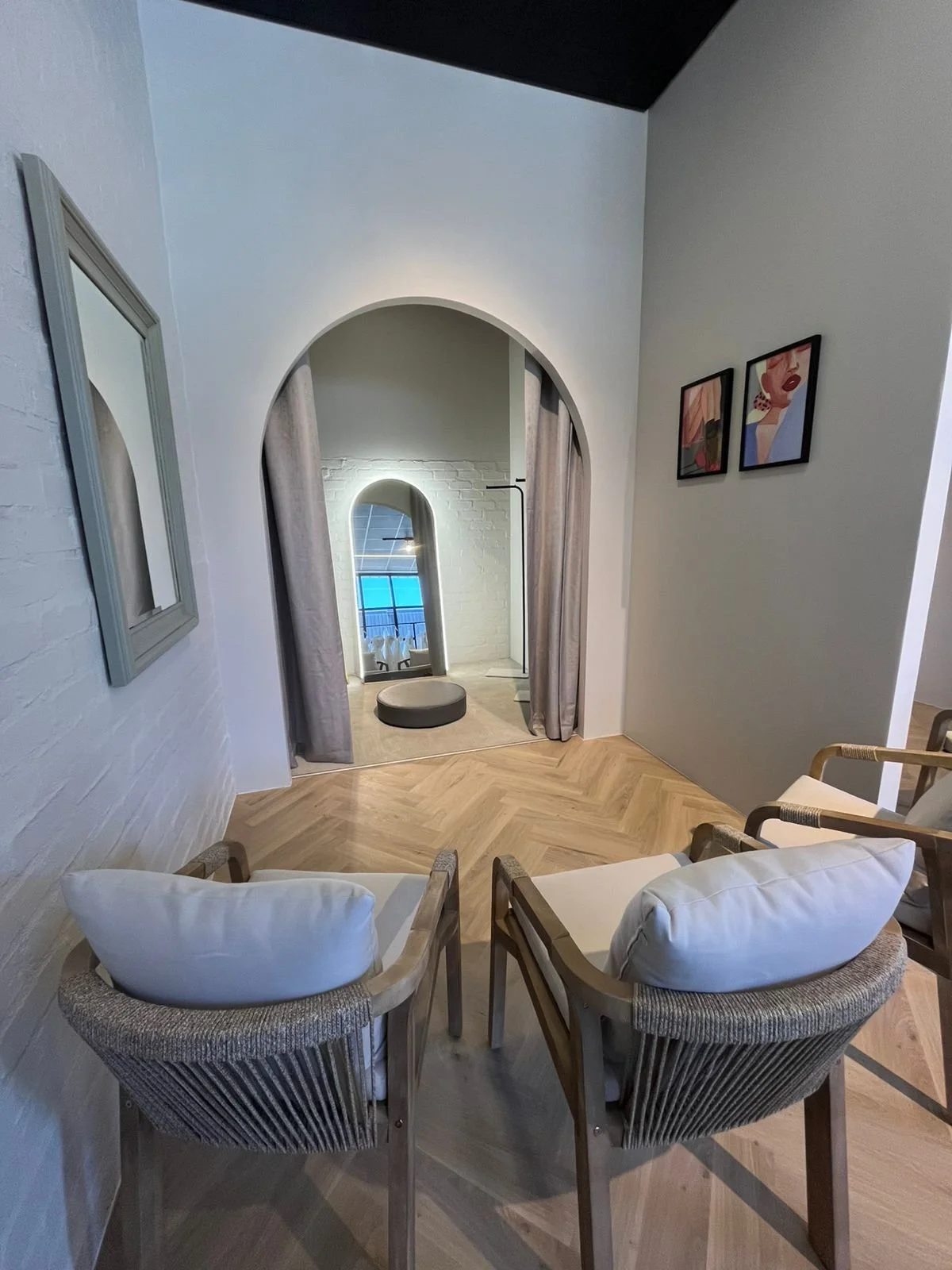 The Emotional Journey of Choosing a Wedding Dress 