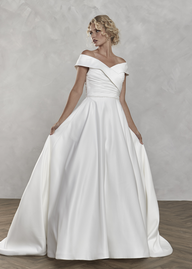 Romantica Ovalie - Ball Gown Wedding Dress