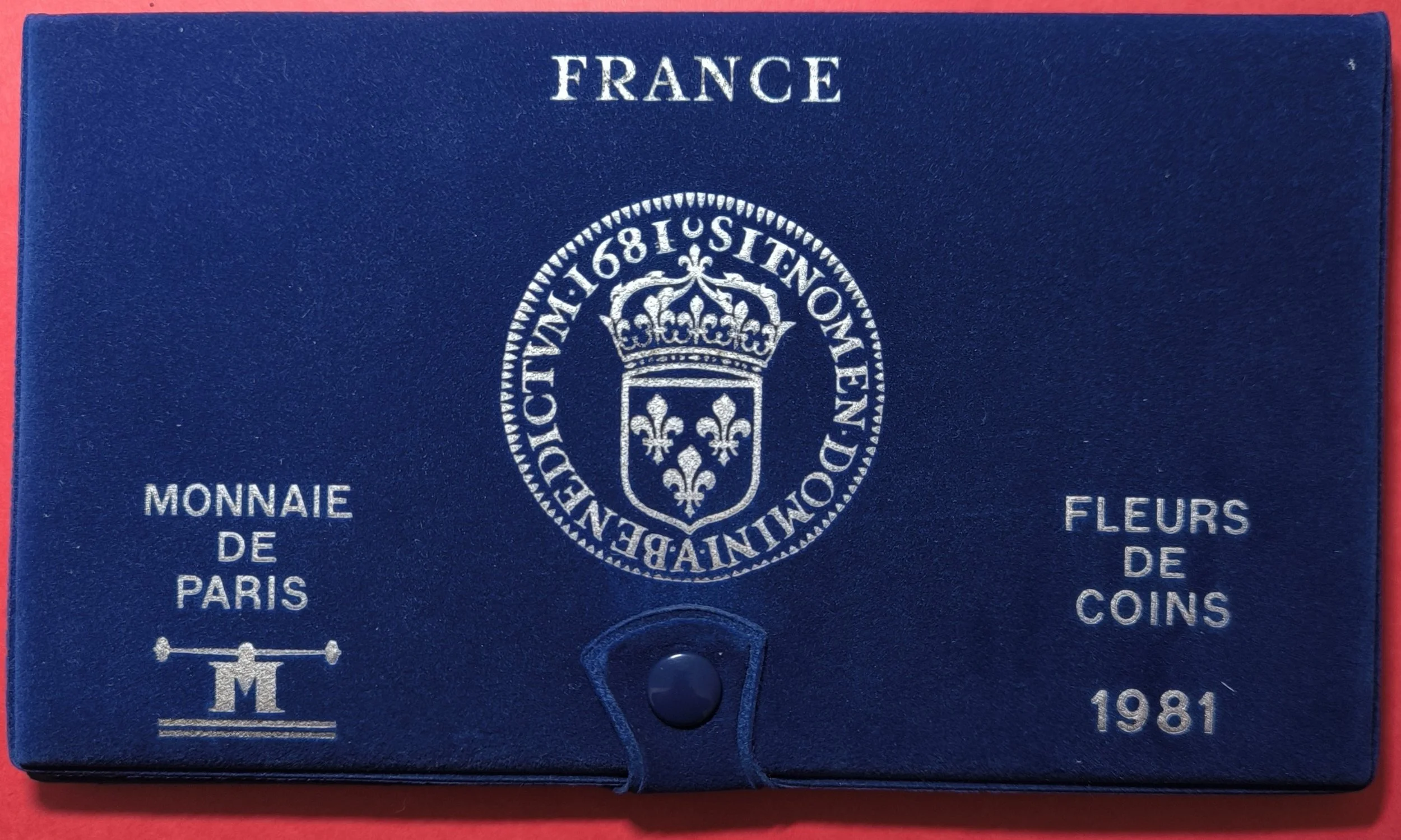 COFFRET FDC 1981 MONNAIE DE PARIS AVEC LA JAQUETTE BLANCHE