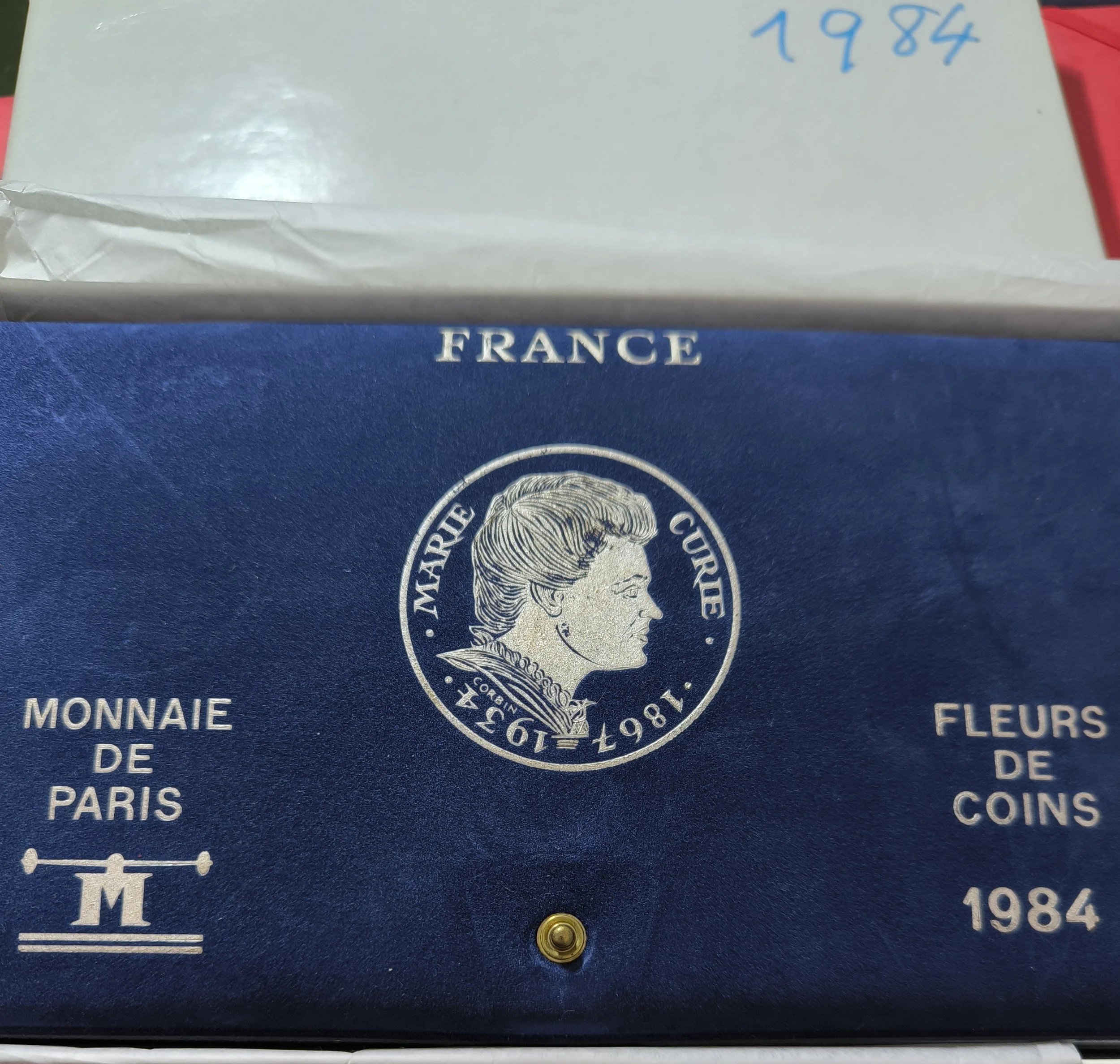 COFFRET FDC 1984 MONNAIE DE PARIS AVEC LA JAQUETTE BLANCHE
