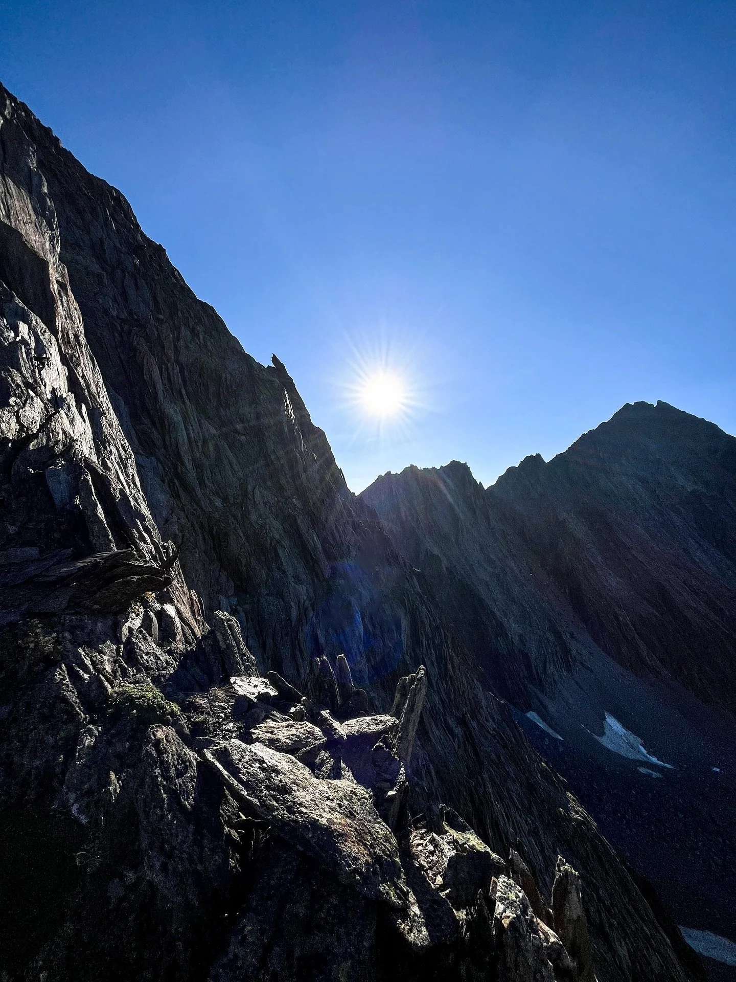 With all my heart 🤍 for the mountains – because every peak holds a piece of my soul. 🙏
.
.
#swissalps #mountaineering #bergpic #inlovewithswi̇tzerland #bergliebe🏔 #bealpine #adventurestartshere #welcometonature #roamtheplanet #norrona #staya