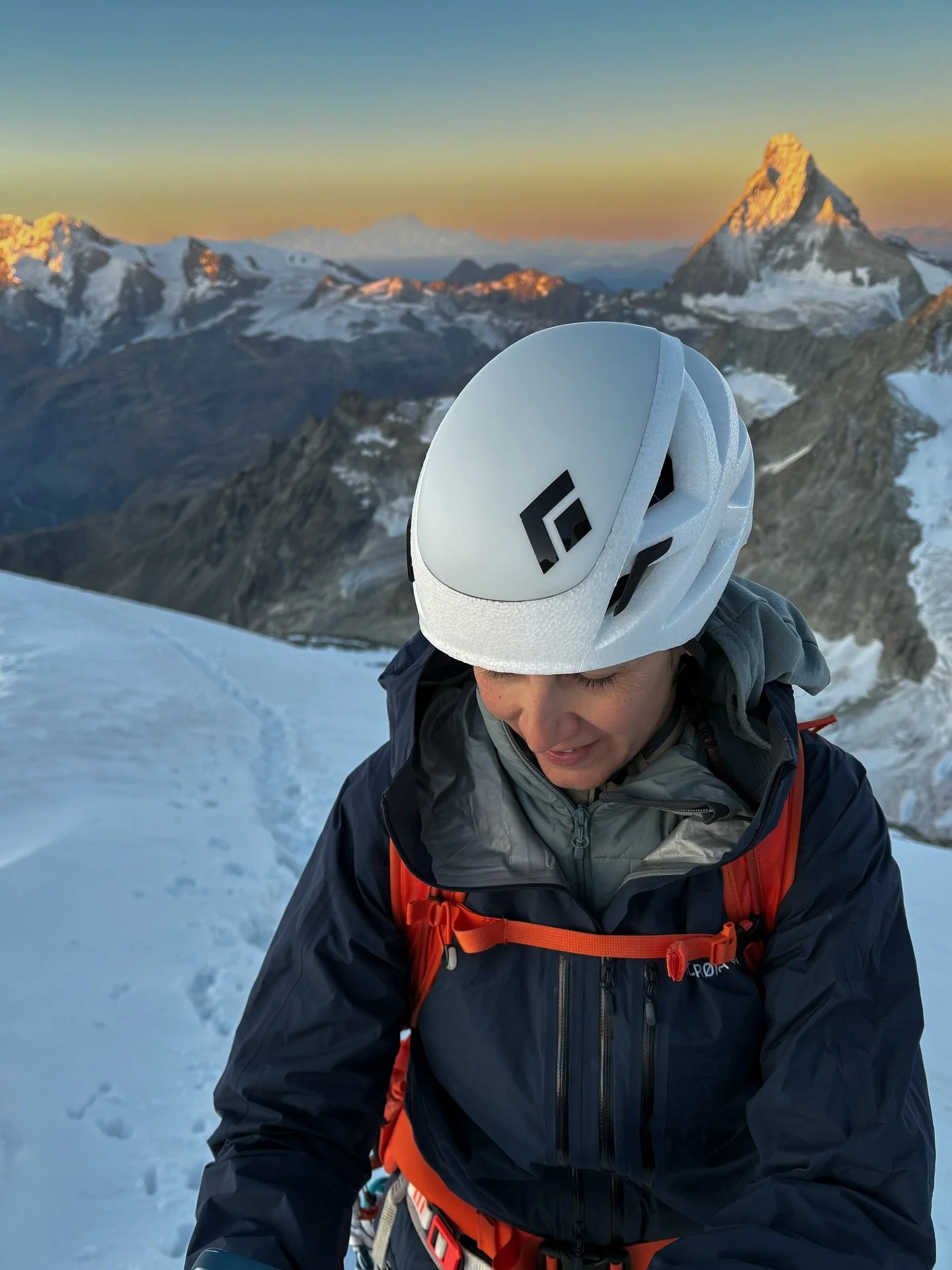 The mountains challenge us, not to break us, but to remind us that our true strength starts where our comfort ends.
The last days were quite intense, but in the end, every step carried its own reward.
.
.
#mountainlove
#valaiswallis
#zinalrothorn