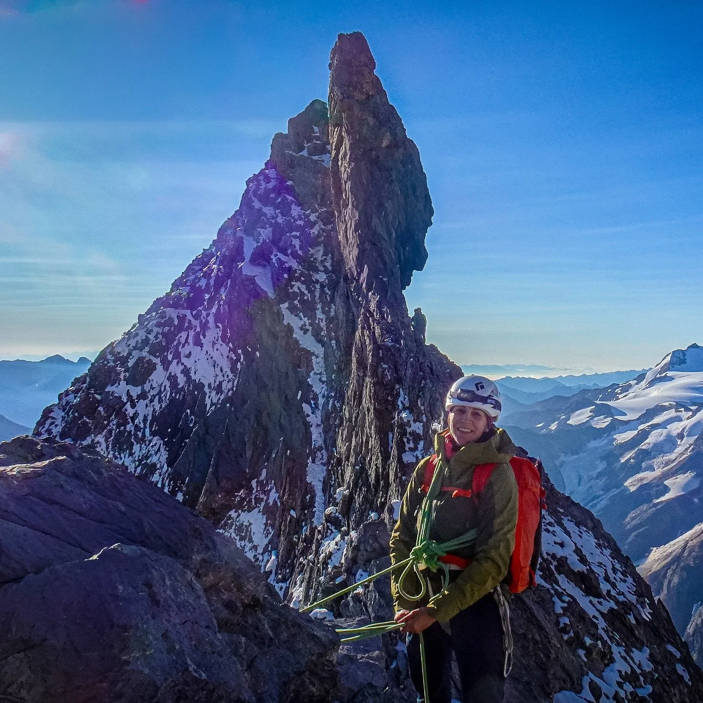 Ortler 3905 m - höchster Südtiroler! 🏔️🔥
Über den legendären Hintergrat ging’s Schritt für Schritt nach oben: über schmale Grate, steile Türme und ausgesetzte Passagen. Jeder Zug, jeder Tritt war Abenteuer p