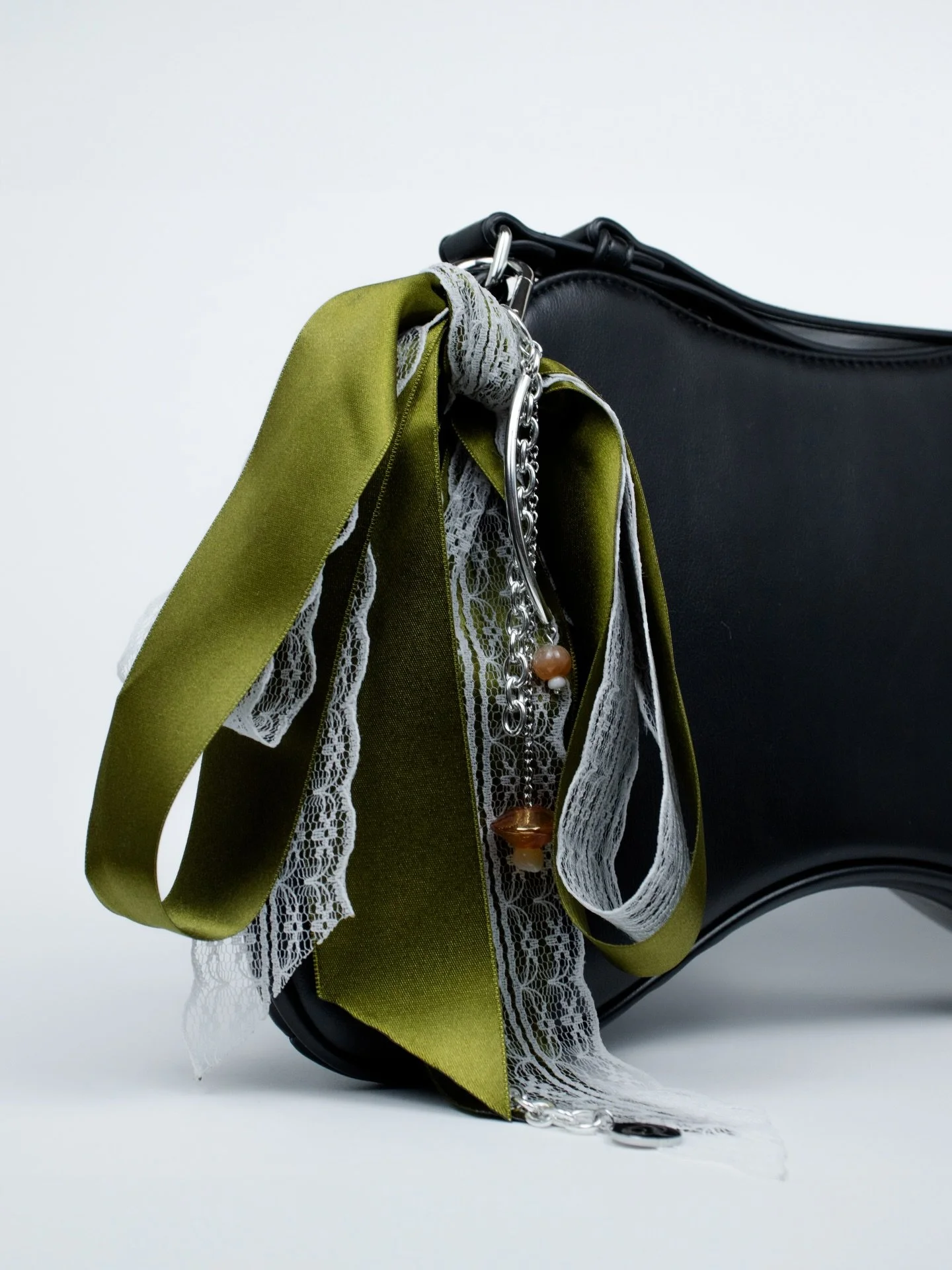 LE NOEUD 

DISPONIBLE SUR DANNAMERVEILLE.COM