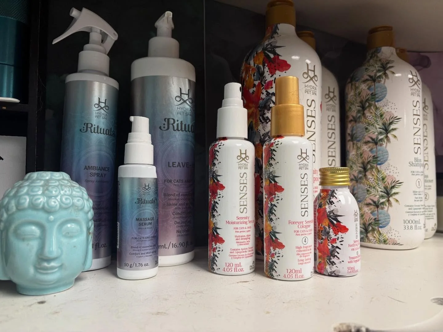 Not sponsored&hellip; yet. 😉

@hydra_usa I may not be officially partnered (hi 👋🏻), but if product loyalty were currency, I&rsquo;d have a whole gold-plated grooming throne by now.

From Rituals to Senses to Bliss&mdash;Hydra is the heartbeat of m