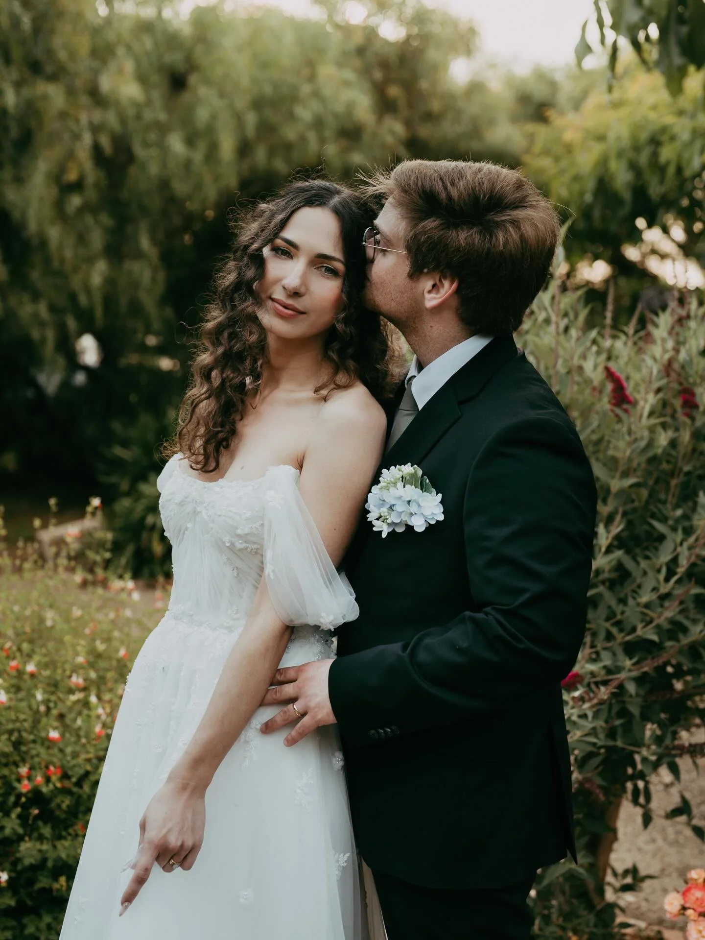 An elegant garden wedding in San Luis Obispo.

Soft light through the trees, beautiful florals, and a couple who were nothing but kind from the very first moment we met. Photographing a day like this felt effortless and full of heart.

Venue: @thegar