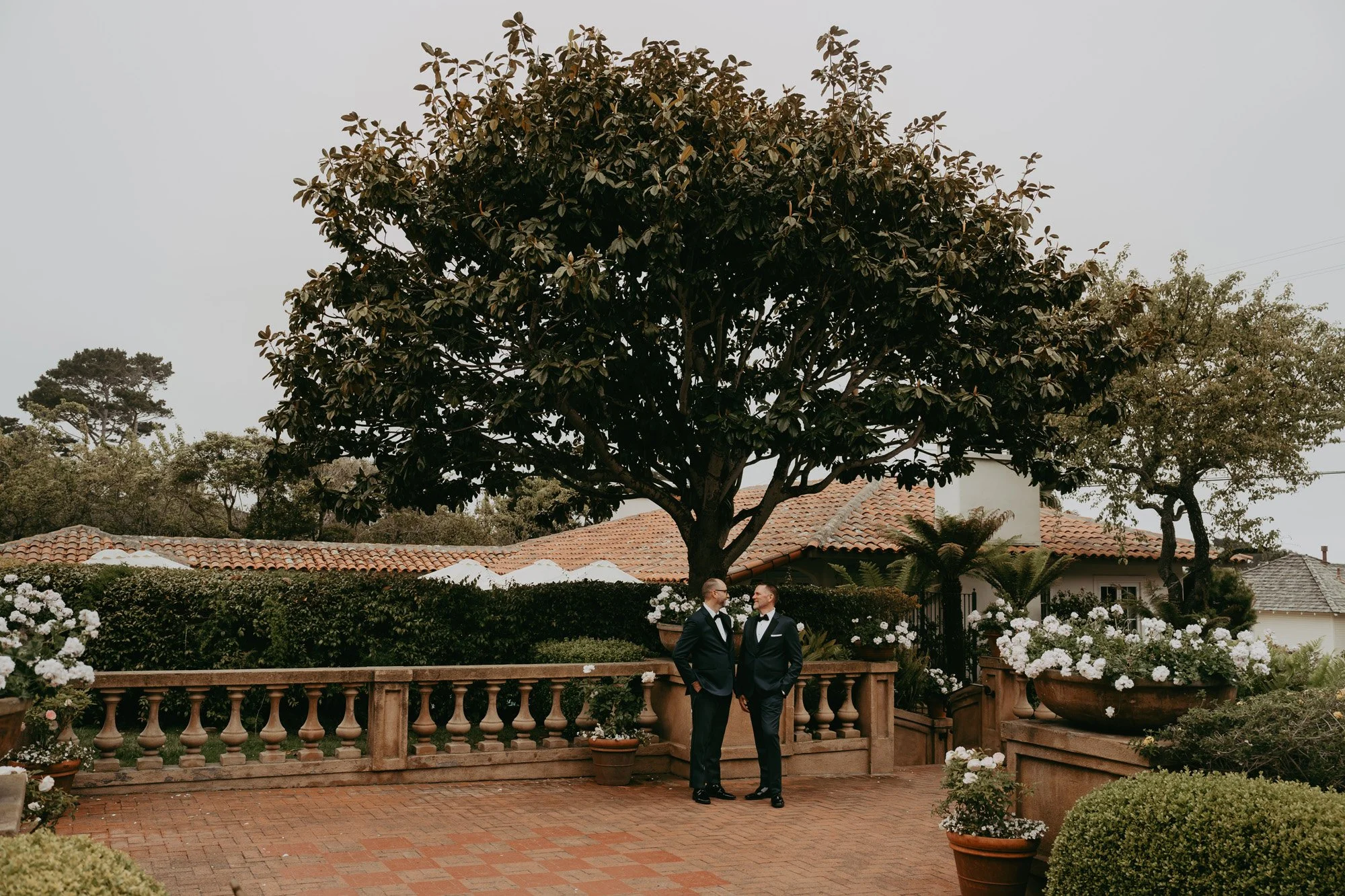 wedding photographer in La Playa Hotel