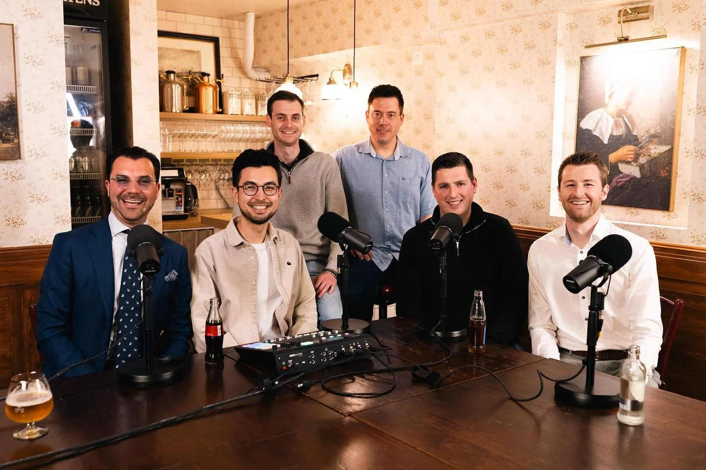 Jonge Haaien Podcast - Seizoen 2 incoming 🦈. Nieuwe aflevering staat NU online op Spotify en YouTube, link in bio. Bedankt aan alle toppers die dit mee mogelijk maken 💪. 
#podcast #jongehaaien #community
