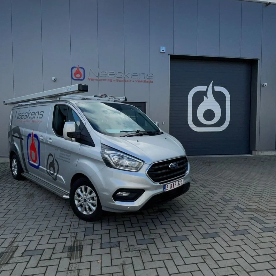 Komende donderdag zijn we te gast bij Neeskens BV voor het 3de Jonge Haaien Caf&eacute;! 🥂

Wat begon als het ondernemersverhaal van Robby Neeskens groeide verder toen Michiel mee aan boord kwam &ndash; en later ook broer Mathijs. Een mooi voorbeeld