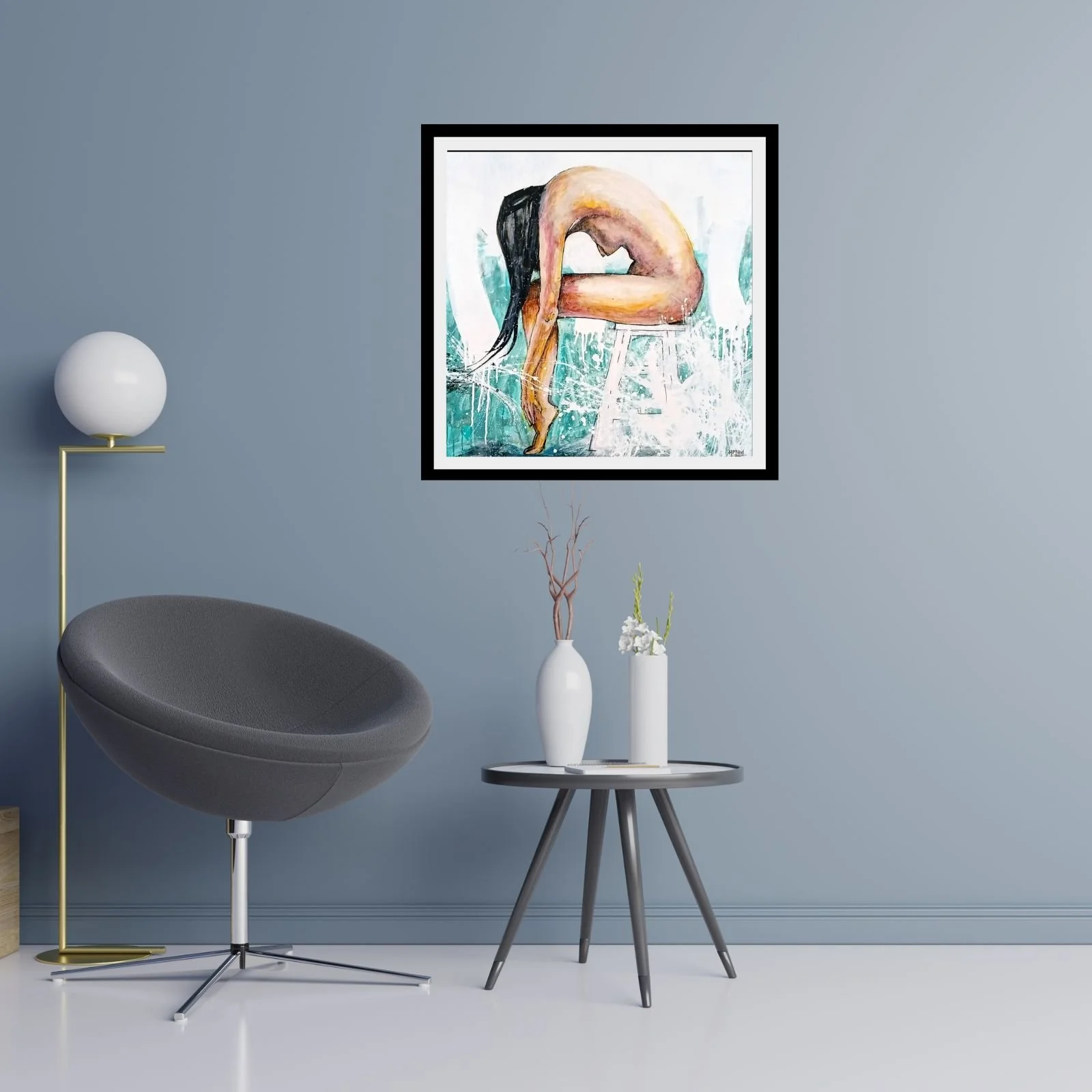 Pintura “Waiting For The Punishment” em acrílico sobre tela, 60×60 cm, exposta em parede azul com moldura preta, decoração minimalista, HMad Artworks.