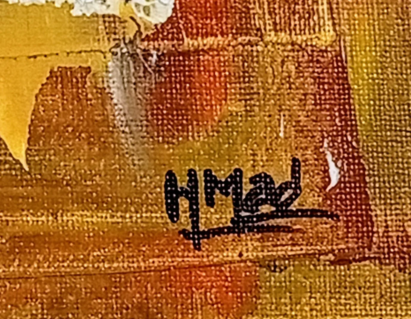 Assinatura de HMad na pintura “Chocolate, Caramel & Toffee”, acrílico sobre tela, tons quentes de castanho, dourado e creme, canto inferior direito, 50×50×1 cm, março de 2022, HMad Artworks.