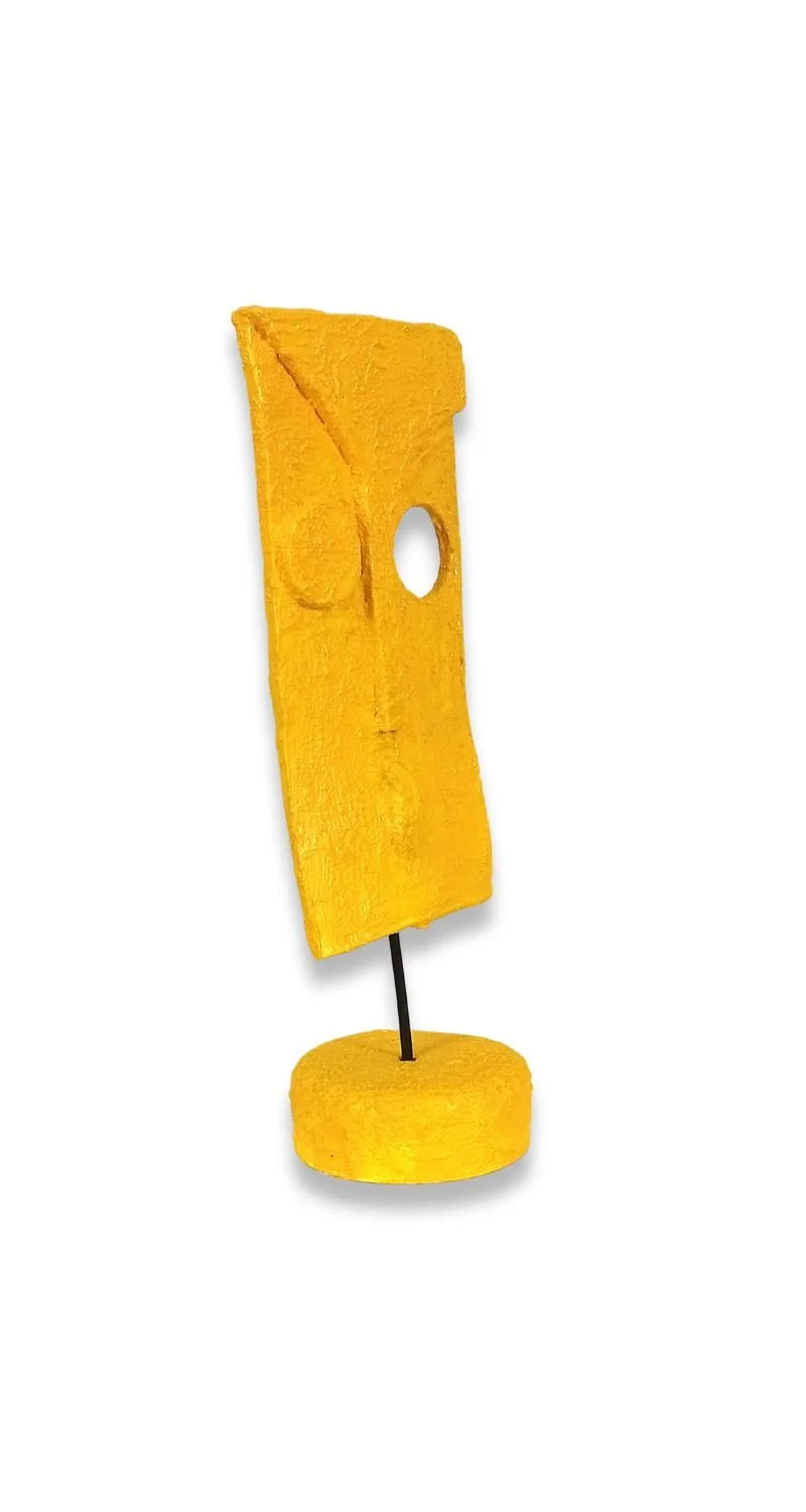 Yellow – Minimalist Abstract Figurative Sculpture, acrylic paste and iron structure, narrow side view.
