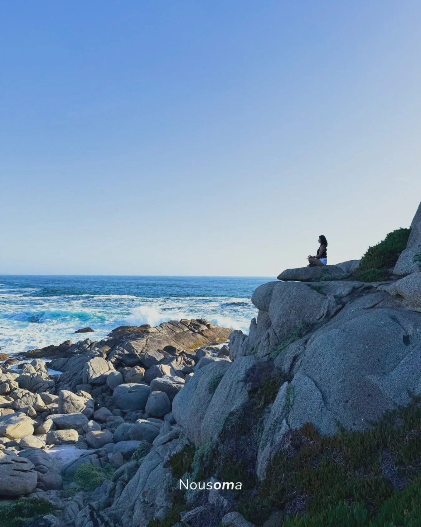 Alone doesn&rsquo;t always mean lonely.

In stillness and nature, we remember our place in the great web of life.

#meditation #connection #pacific