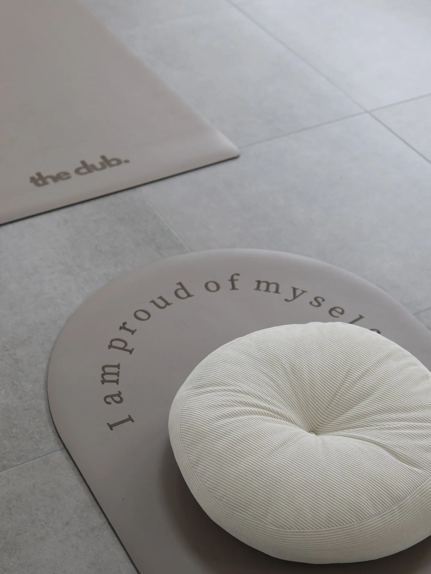 Bienvenue chez The Club 🤍
Votre nouveau studio de Pilates, Yoga & Reformer qui a ouvert ses portes il y a une semaine à Saint-Pierre-Du-Perray (91280) . Un studio où tout a été pensé pour vous et pour vous per