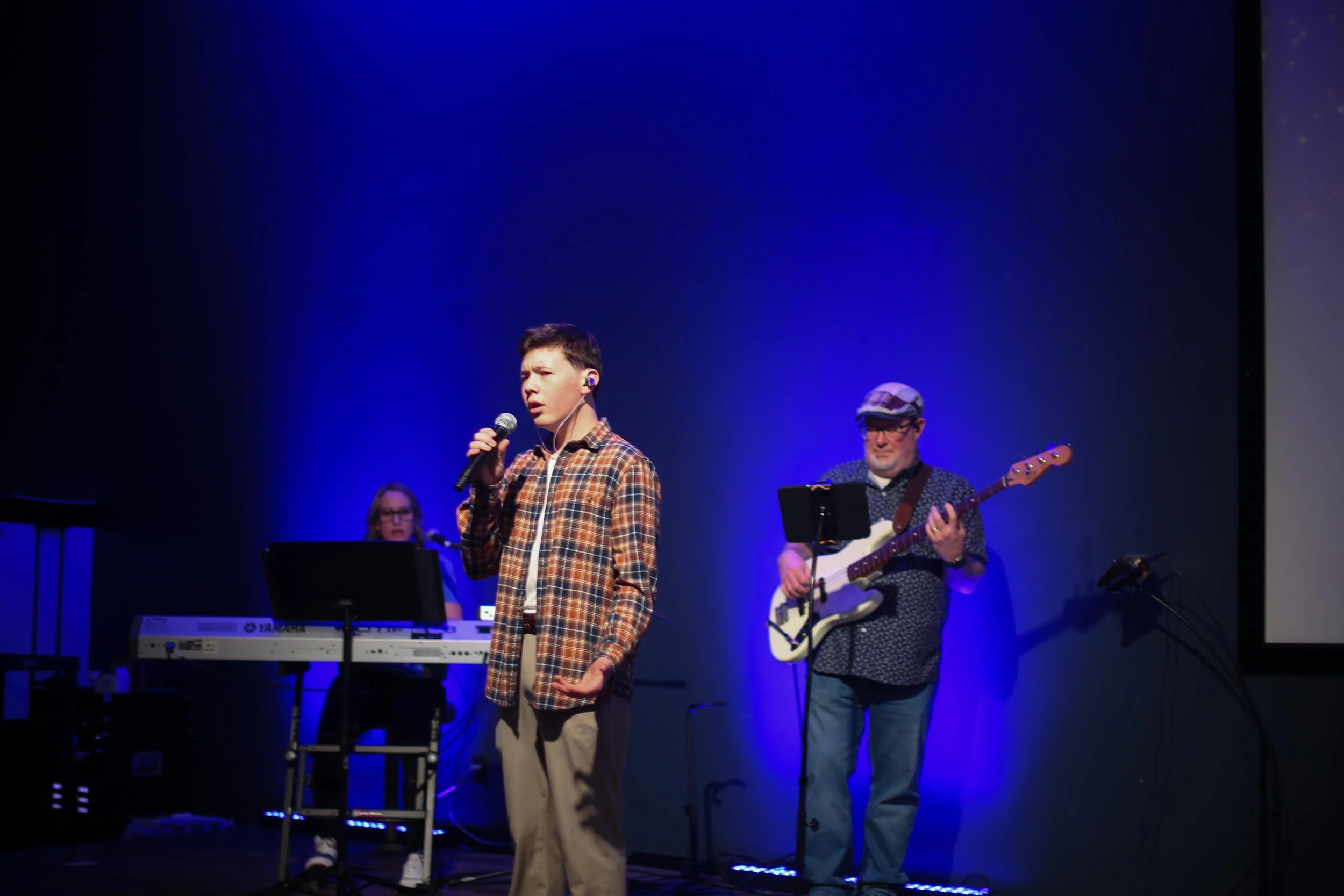 Students worshiping together at Good News Co.