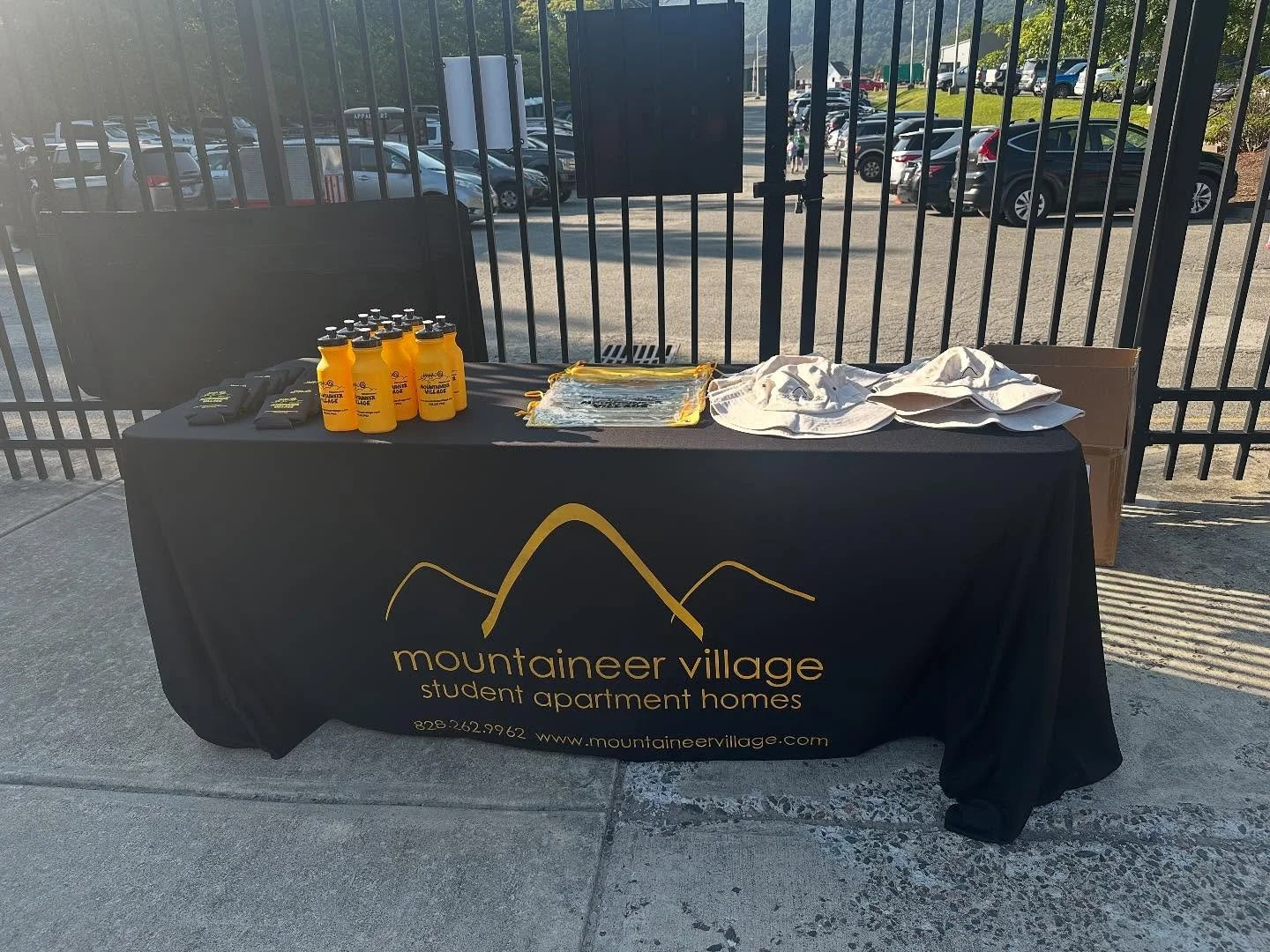 Come hang out with us the Boone Bigfoots game! 

#boonebigfoots #boonenc #baseball #appstate #appalachianstate #wnc #828 #studenthousing #studentapartments #funinthesun☀️😎