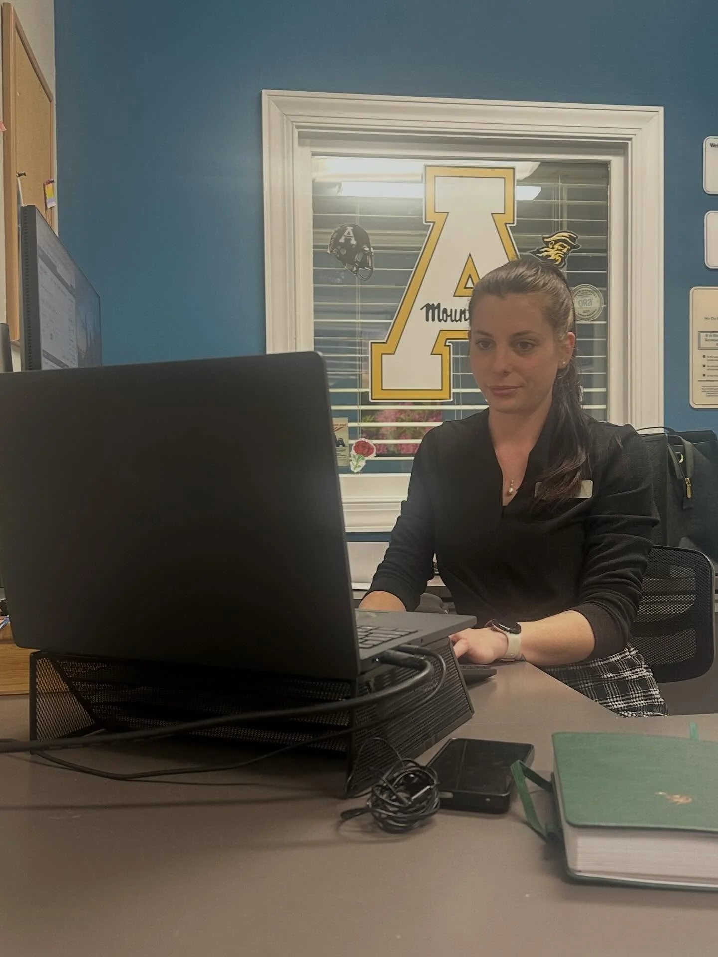 Our leasing manger is working hard at making our Premium Open House great for you guys! Be sure to come check it out on Friday, 2/20 from 2-5 pm! We can&rsquo;t wait to see you there 🙂
#openhouse #boonenc #appstate #studenthousing #mountaineervillag