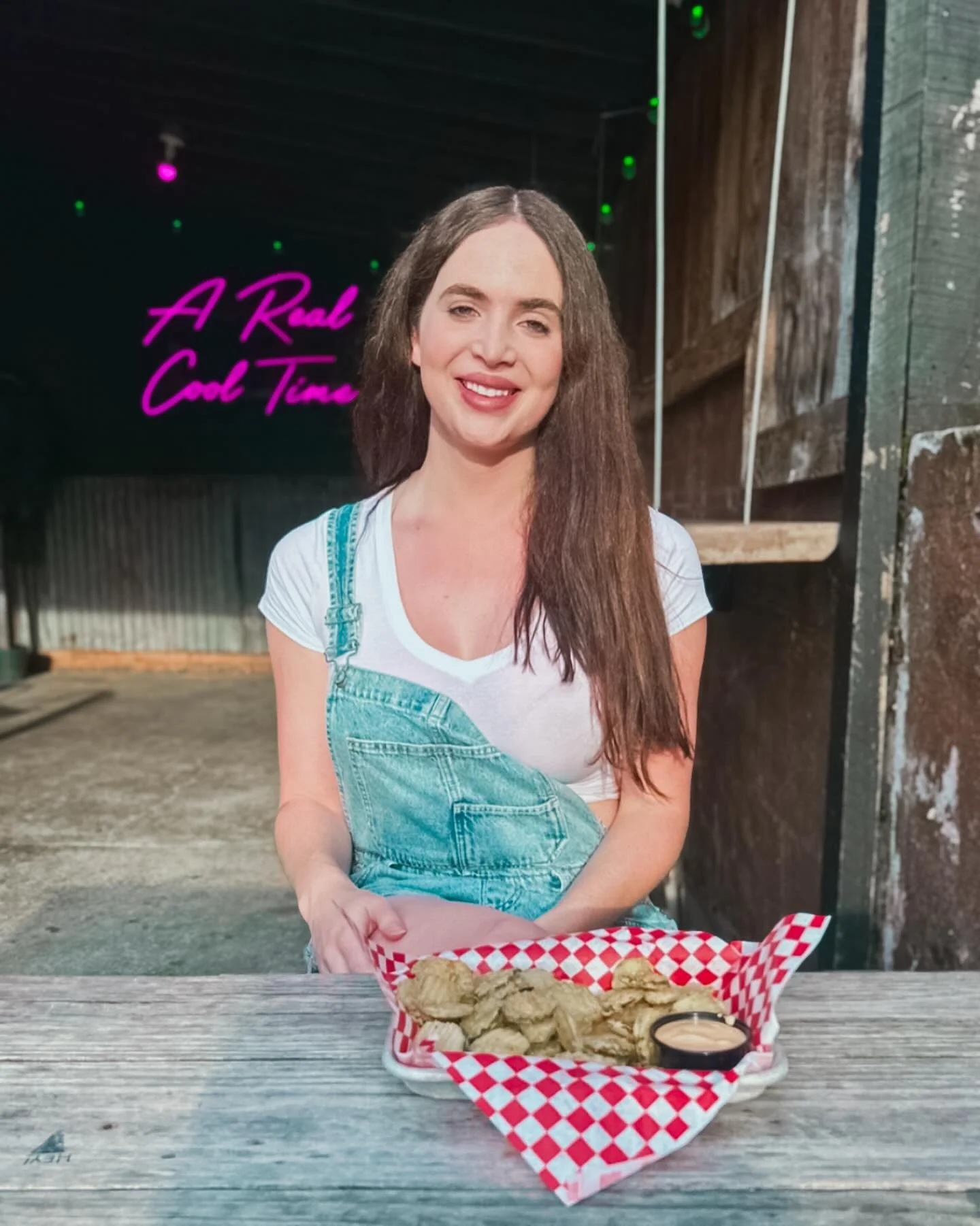 𝐦𝐞𝐞𝐭 𝐭𝐡𝐞 𝐭𝐞𝐚𝐦: Dillon (Leasing Consultant)! 🌟
She has the same last name as her celebrity lookalike (Hint: Did you know that there's a tunnel under Ocean Boulevard?)

Favorite part of working at MV:
Helping preferred roommates complete th