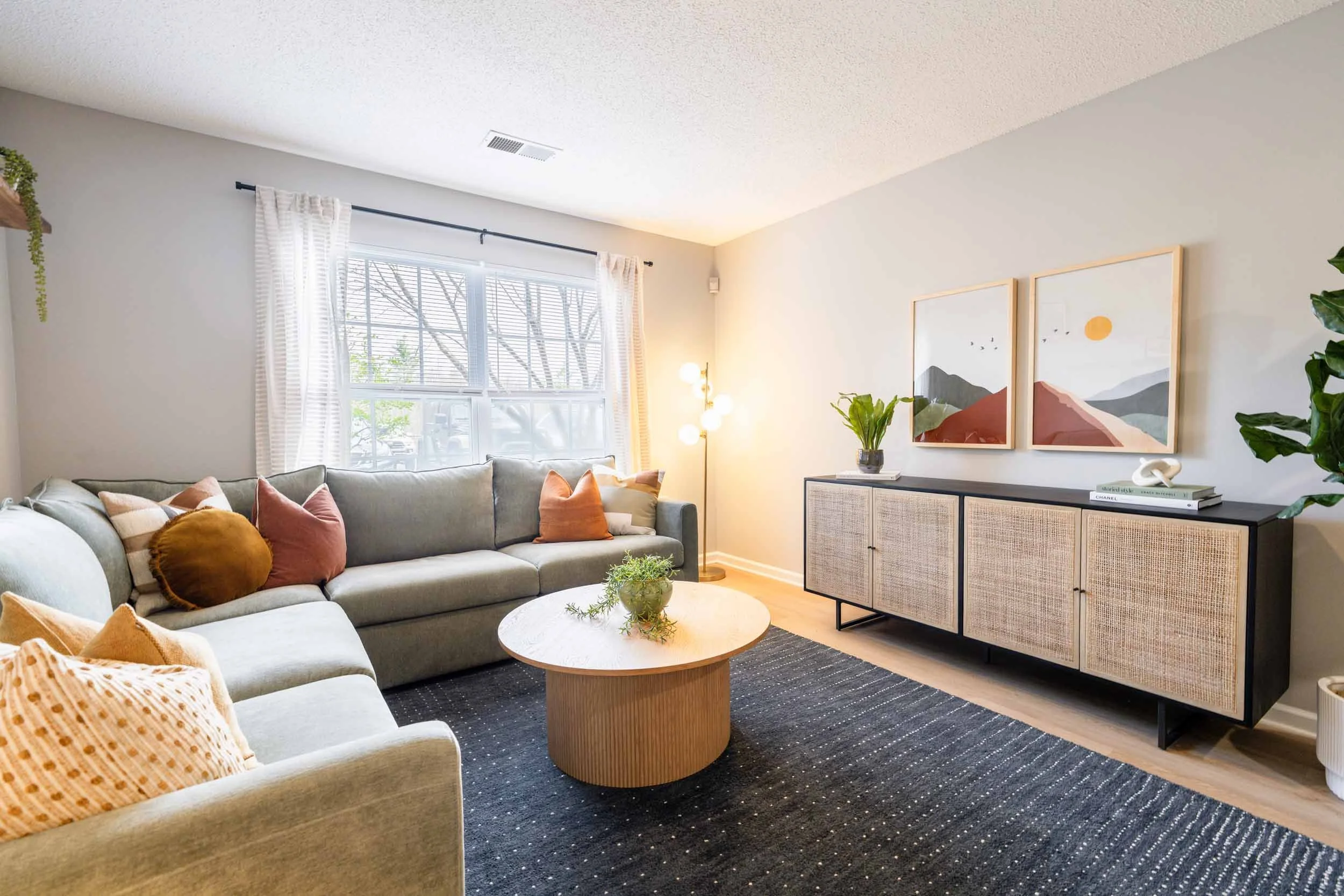 Mountaineer Village | Student Apartments in Boone, NC near App State | Living Room