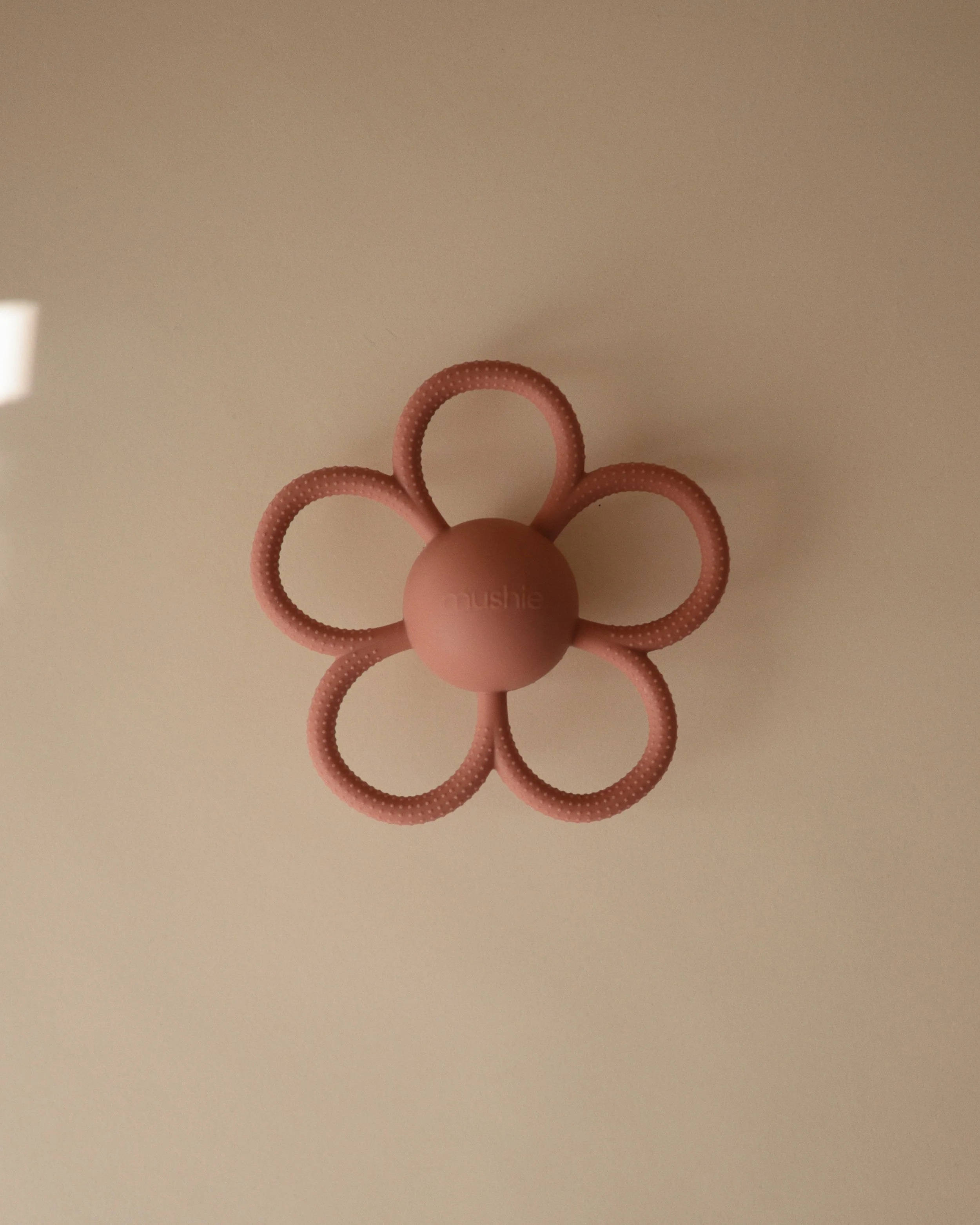 Teethers_Daisy Rattle - Dusty Rose - 001.jpg