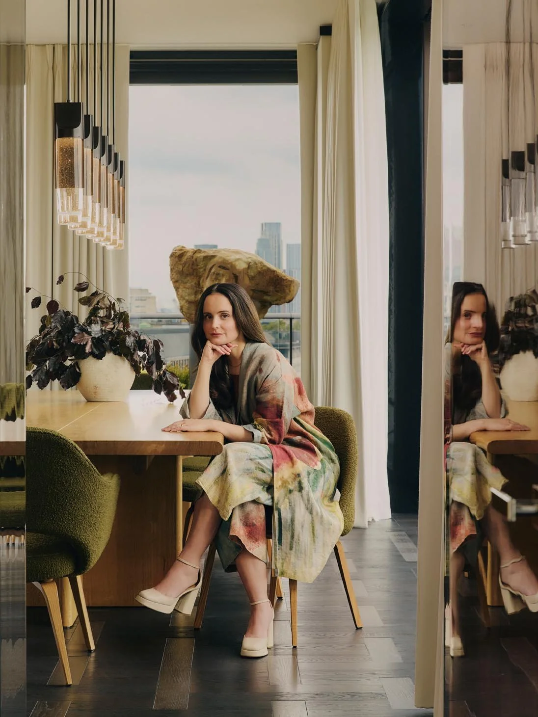 Refined interior design in London by Eloisa Cuturi Kabariti, blending modern luxury with timeless style.