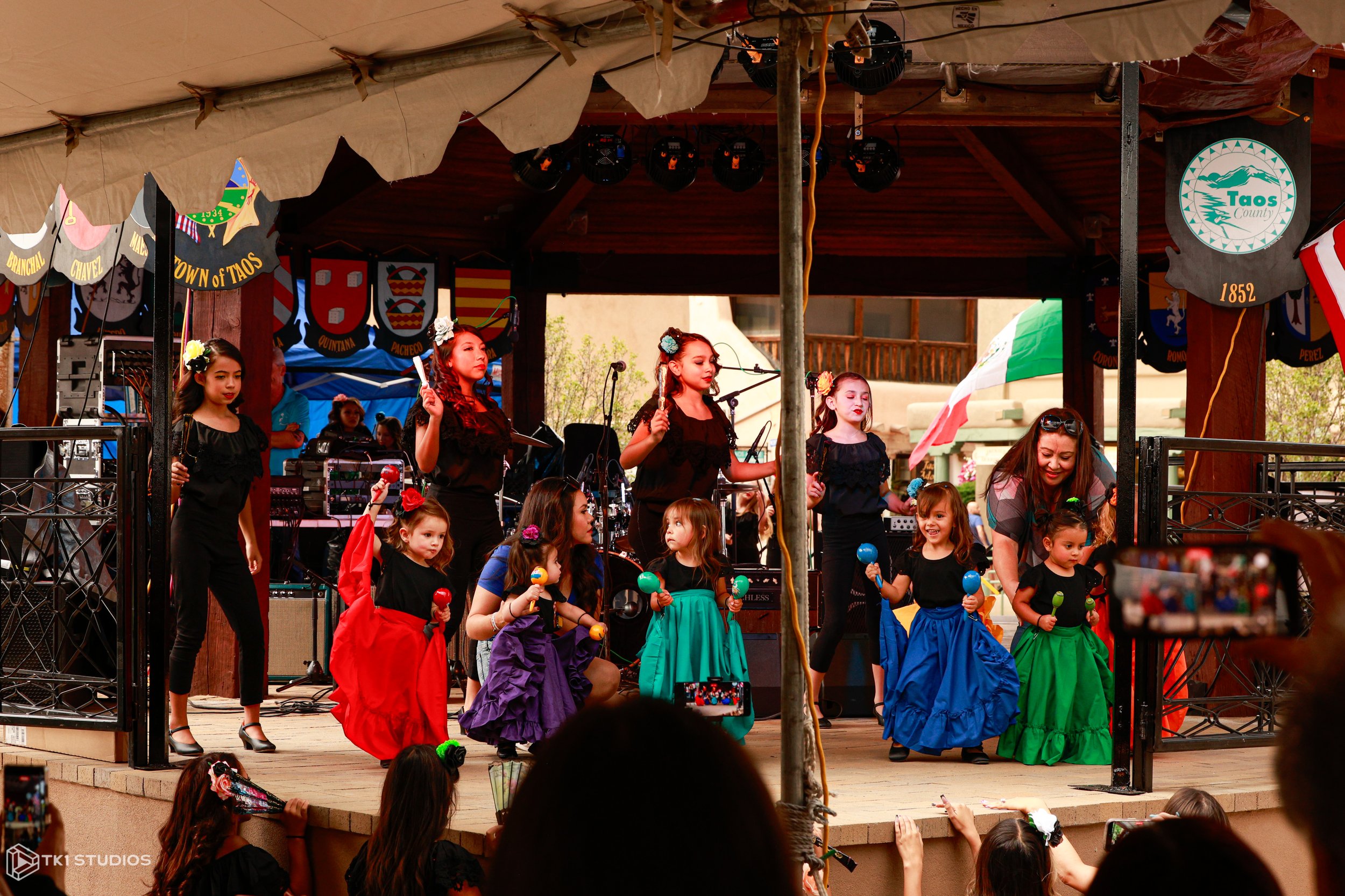 Mini Dancers-2.jpg