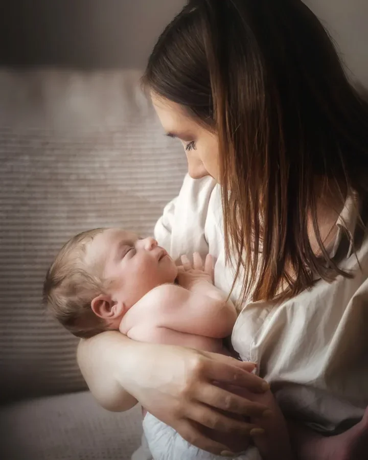 Newborn photoshoot, Bath