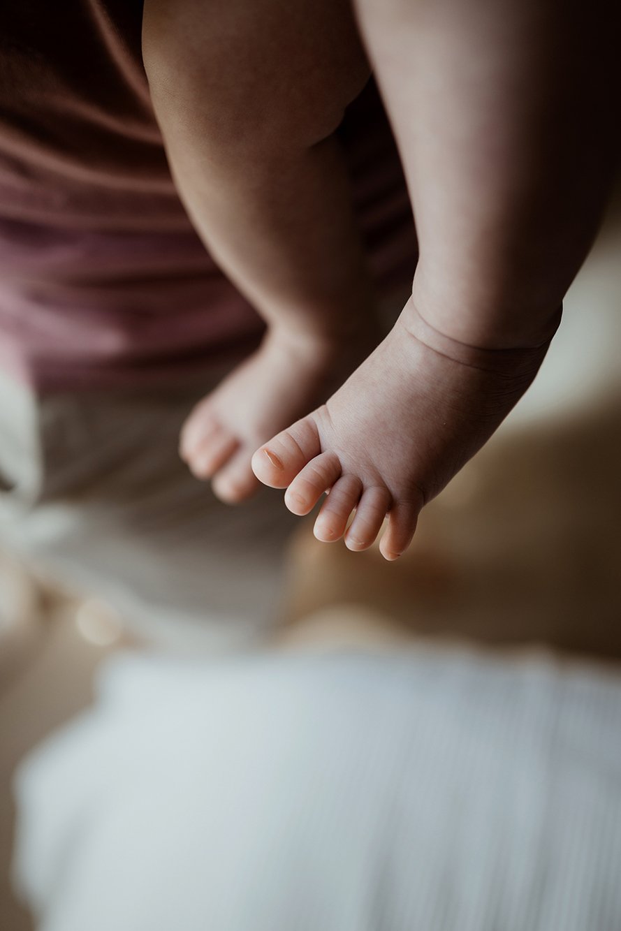 Newborn photographer Bristol - image of baby's feet.