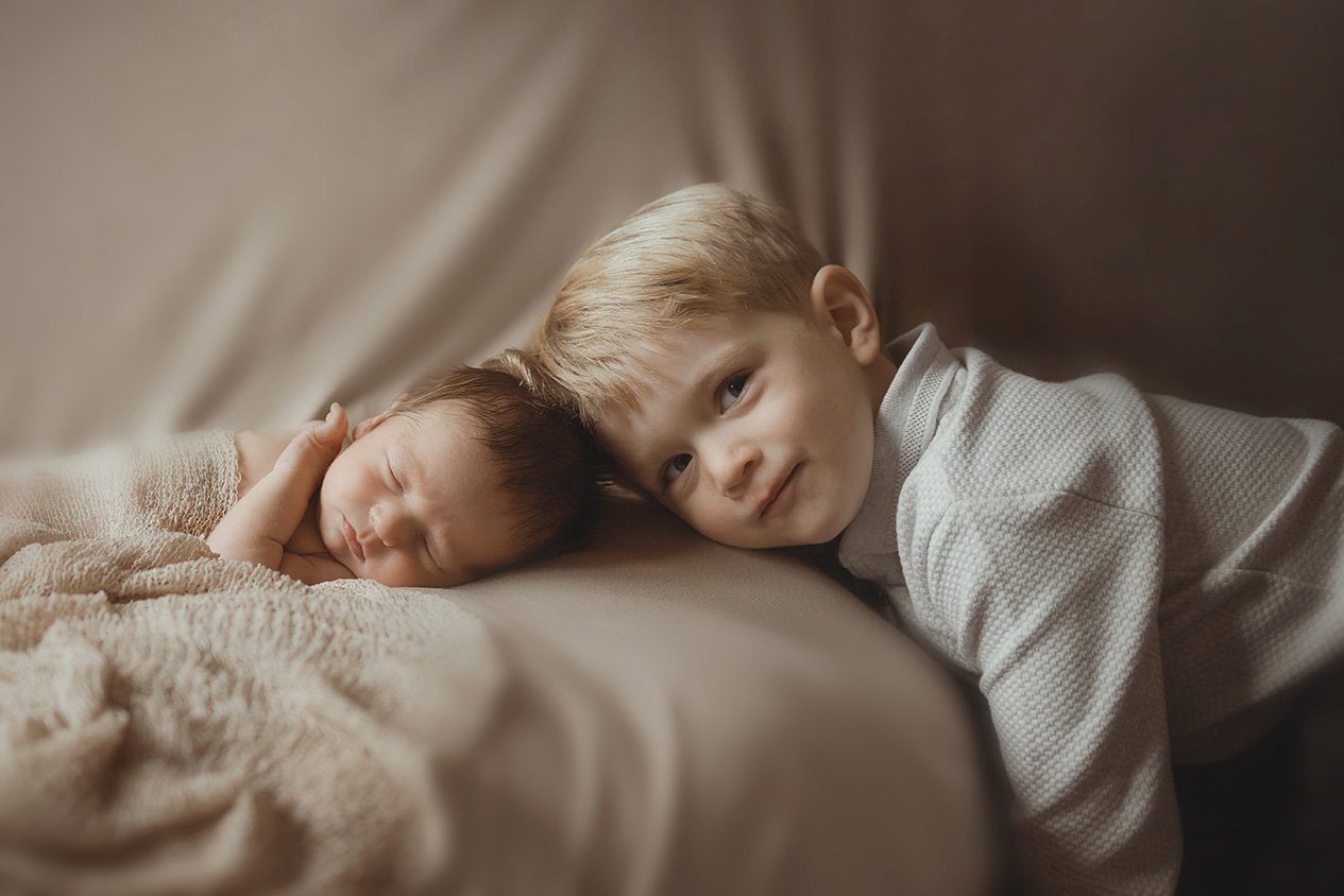 baby family photos at home.jpg