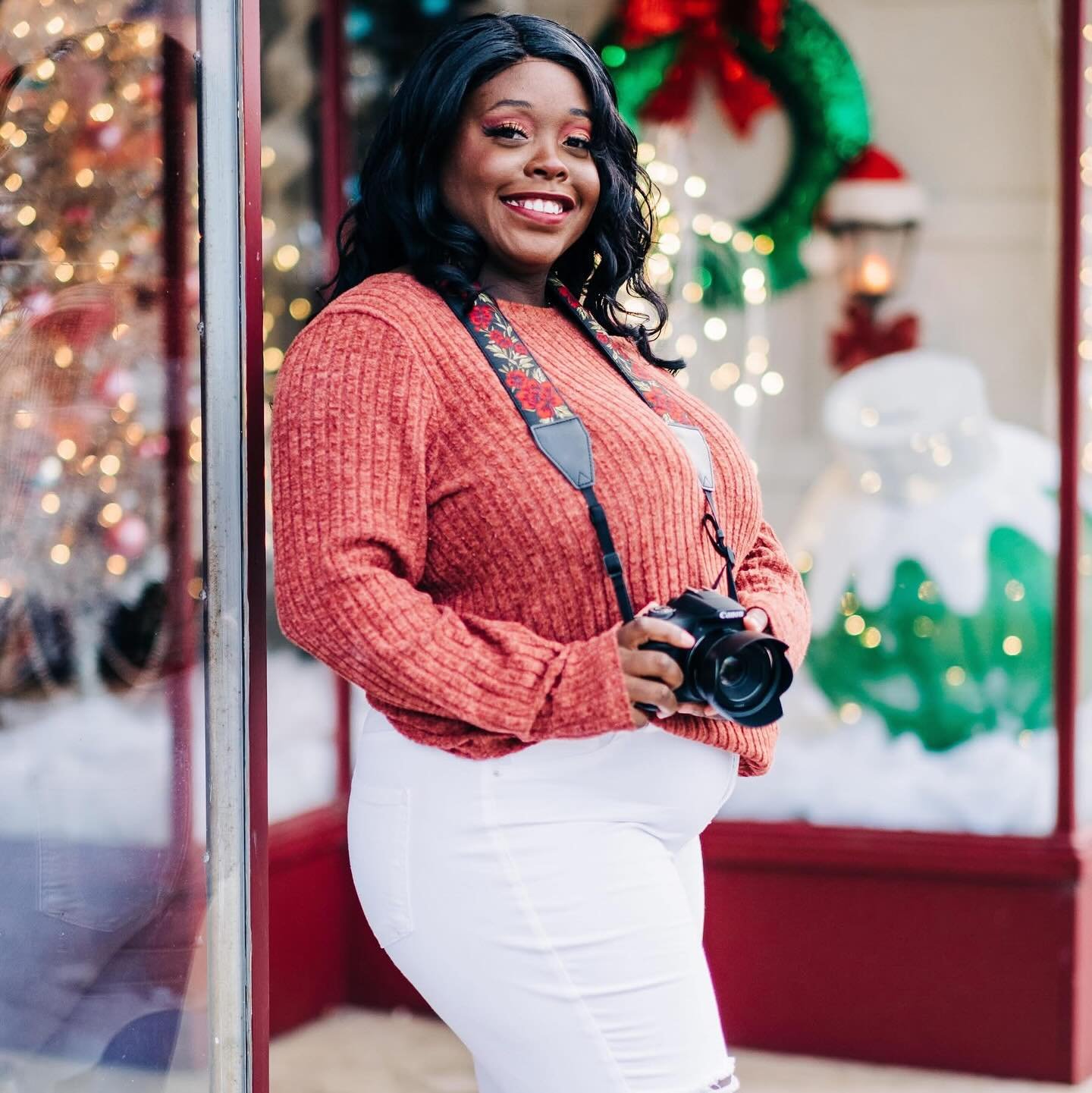 And it&rsquo;s Christmas! 🎅🏾 
Jk but I&rsquo;m excited for one if my favorite holidays of the year 🎄 

#christmas #photographer #familyphotographer #couplephotographer #newbornphotography #holidays
