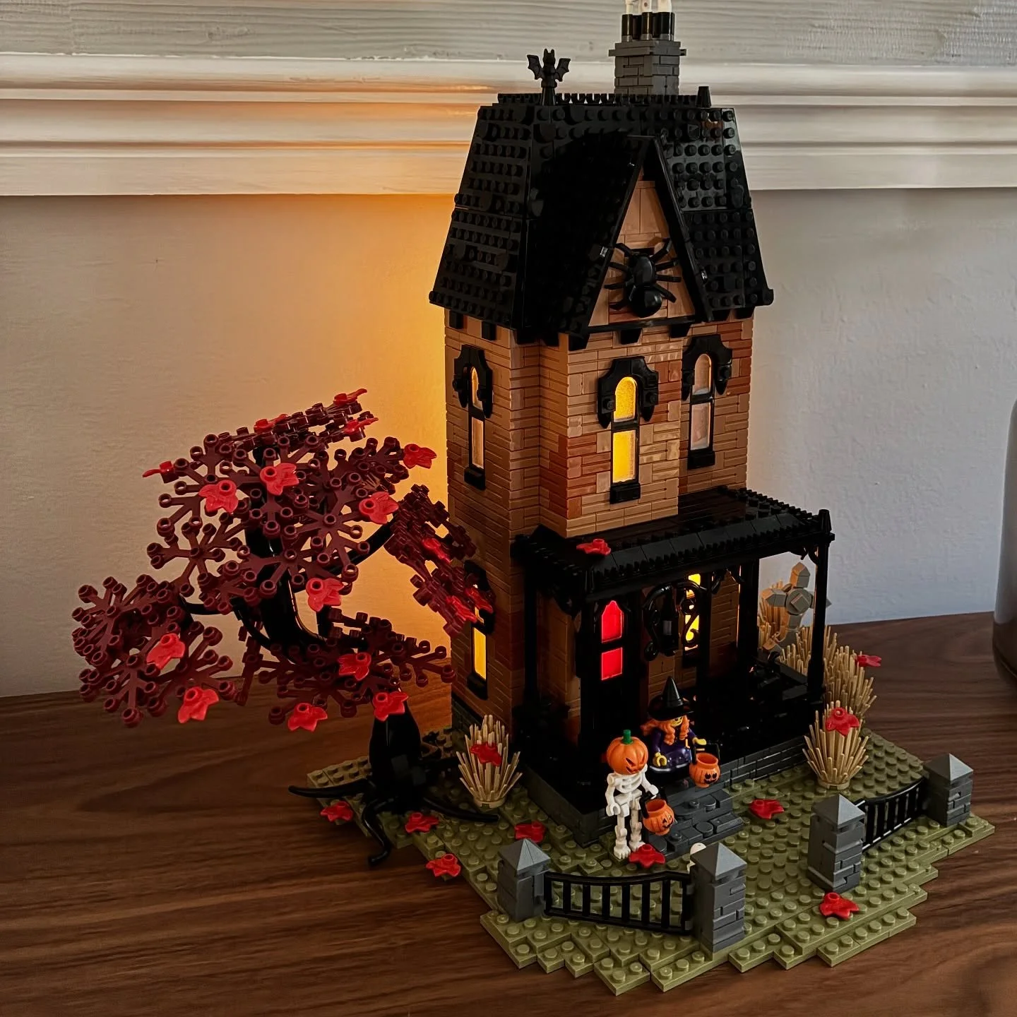 Happy Halloween! I rushed to wrap this up today. Probably not as detailed as I would prefer but I still love it 😋 I&rsquo;m most proud of the porch. Hope you and your kiddos have a great Halloween!

#legohalloween #2025 #stl #lego #legoafol #legomoc