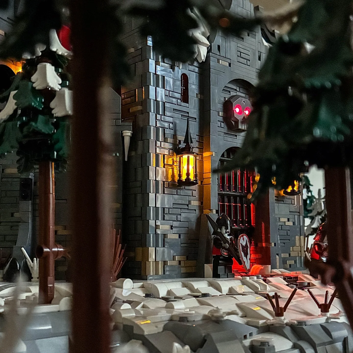 Spooky season around here. Never a bad time for Fright Knights though #medeivalmondaylego 

#castlemoc #stl #lego #legoafol #legomoc #legocreator #legolife #legocommunity #explore @lego