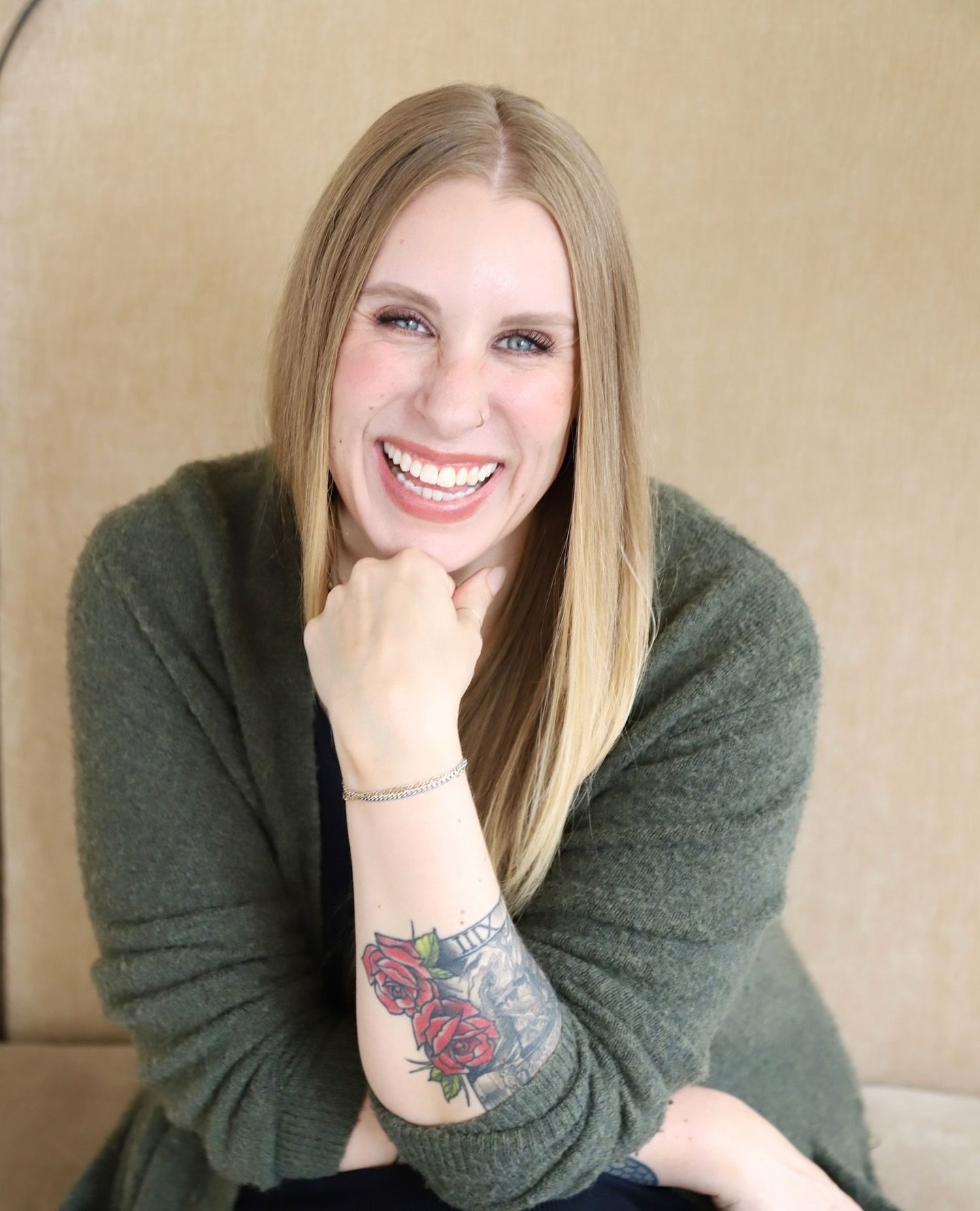 Guess who just added a disclaimer to her email signature that she won&rsquo;t be in office for the last 2 weeks of the year for winter break....THIS GUY ✋🏻 I&rsquo;m already slowing down for the season and starting to take some time away from the ke