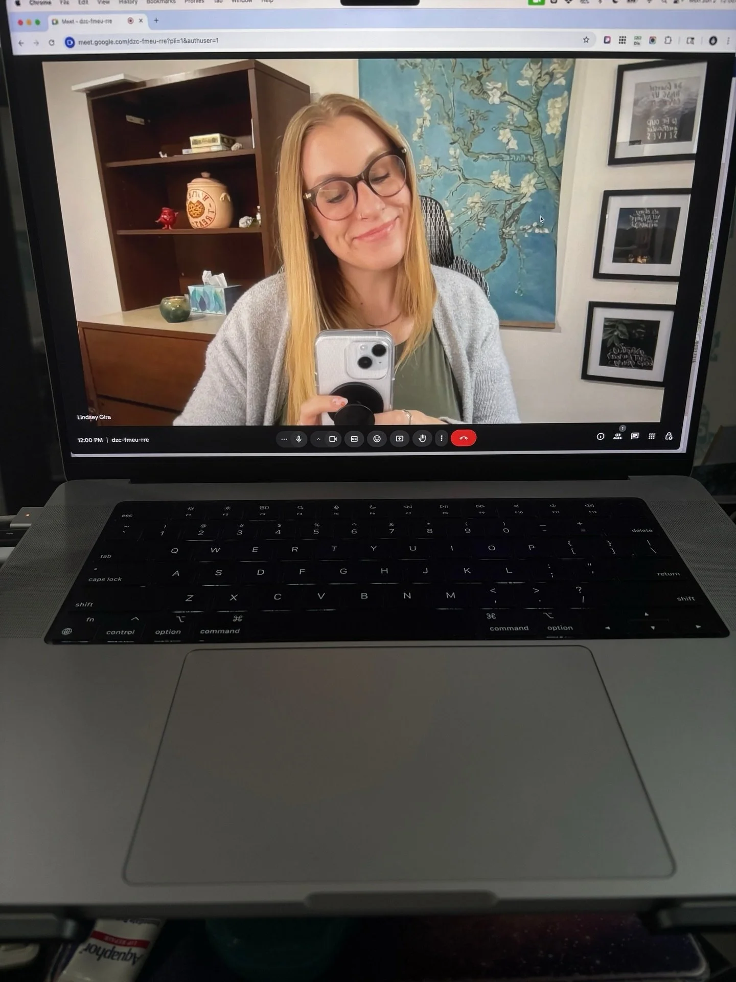 Remember when people would do the trend telling you all the random things they had in their purse at that moment? Here&rsquo;s that, except it&rsquo;s the random assortment of things on my desk right now: ⁠
⁠
🔹Laptop + stand and second display ⁠
🔹P