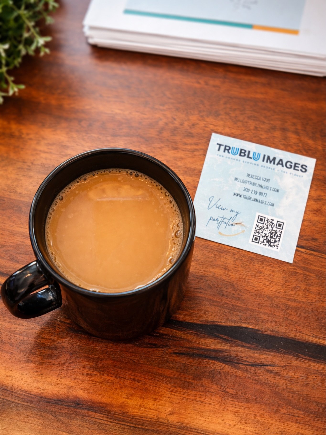 Love a little full-circle moment ☕️ ⁠
⁠
I went to a women&rsquo;s networking event last month hosted by Rebecca of TruBlu Images and snapped this shot of her business cards. We created her brand + logo together years ago and I love seeing how she&rsq