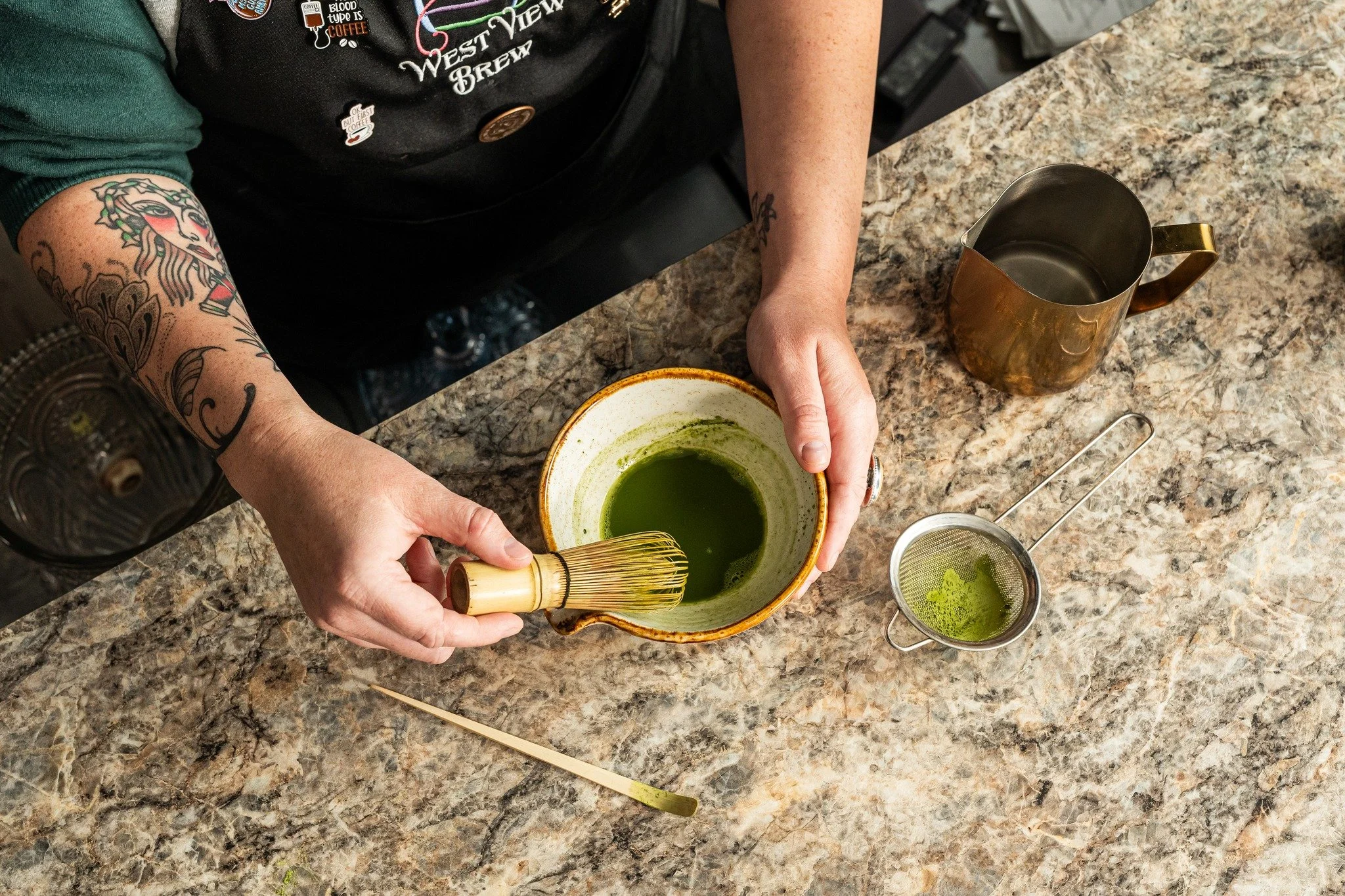 💚 &ldquo;Wait&hellip;yinz serve matcha?&rdquo; 
Yes. Yes, we do. And not to be dramatic, but she&rsquo;s gorgeous.

Matcha is powdered green tea that&rsquo;s been whisked into a frothy, earthy, antioxidant-packed dream. It&rsquo;s got a gentle caffe