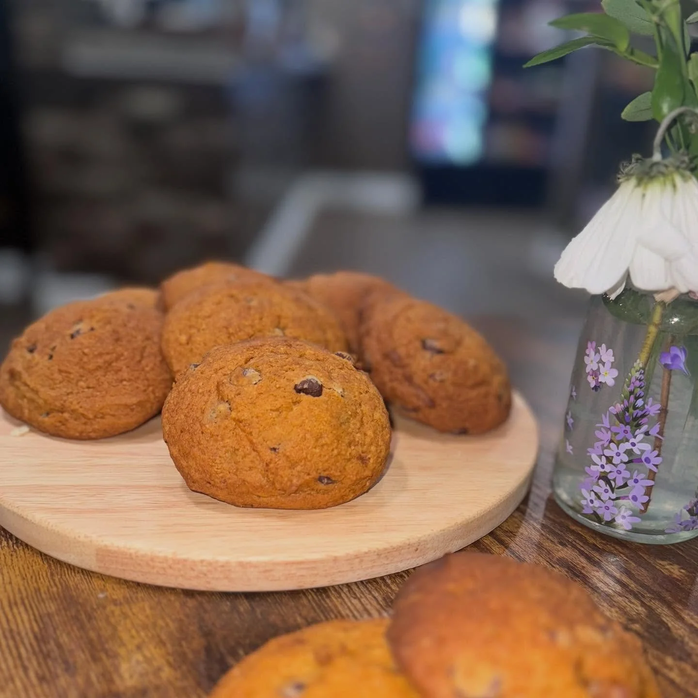 What day is it? It&rsquo;s Foundation Friday! 

Stop by for a pumpkin chocolate chip cookie or any 16 oz beverage of your choice and 20% of all sales will go directly to the North Hills Foundation! 

Let&rsquo;s go North Hills!