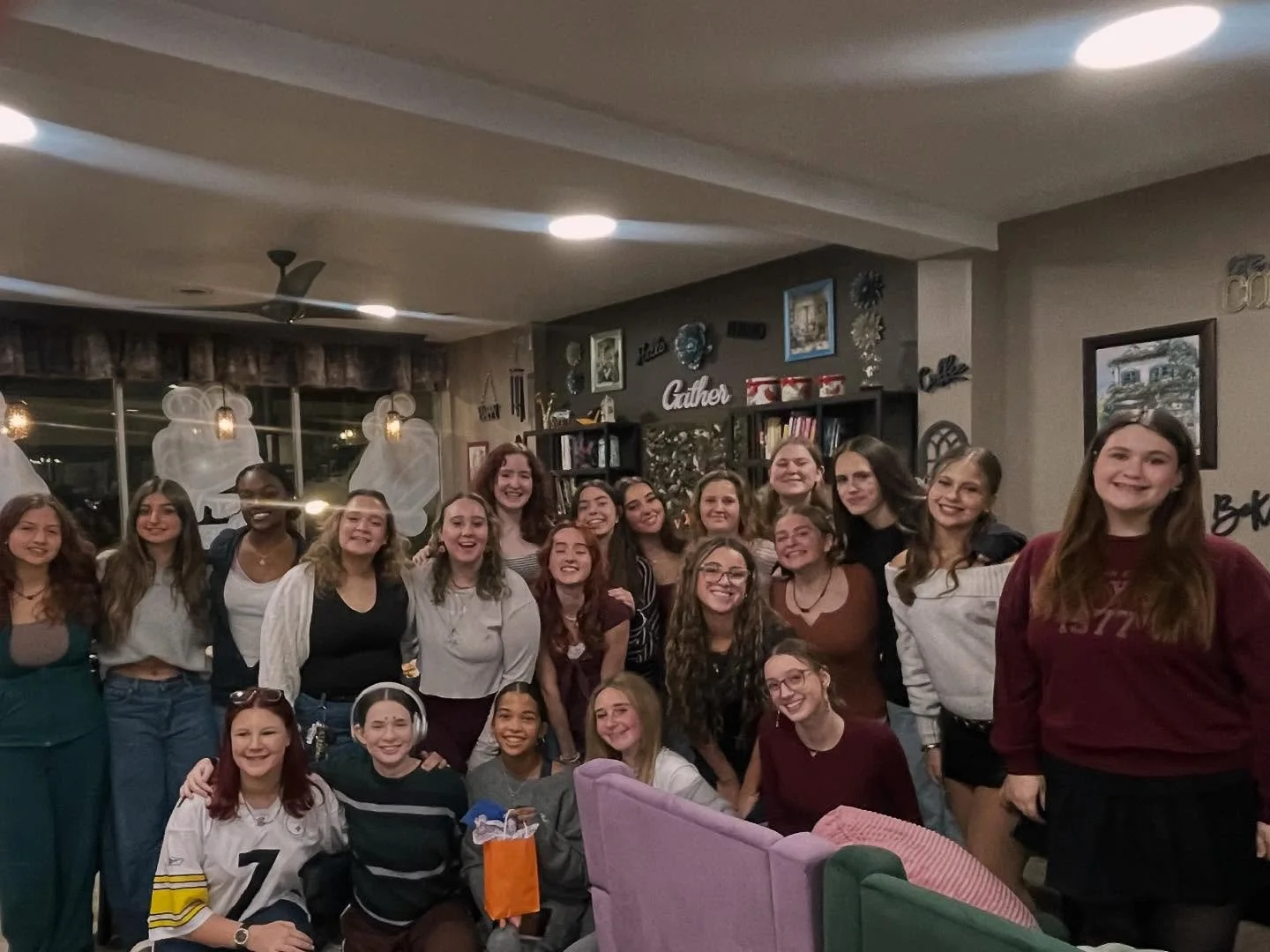 North Hills Flagline Friendsgiving absolutely filled our shop (and our hearts) last night ❤️ 🤍 Thank you for choosing West View Brew to celebrate your crew! we loved hosting you!