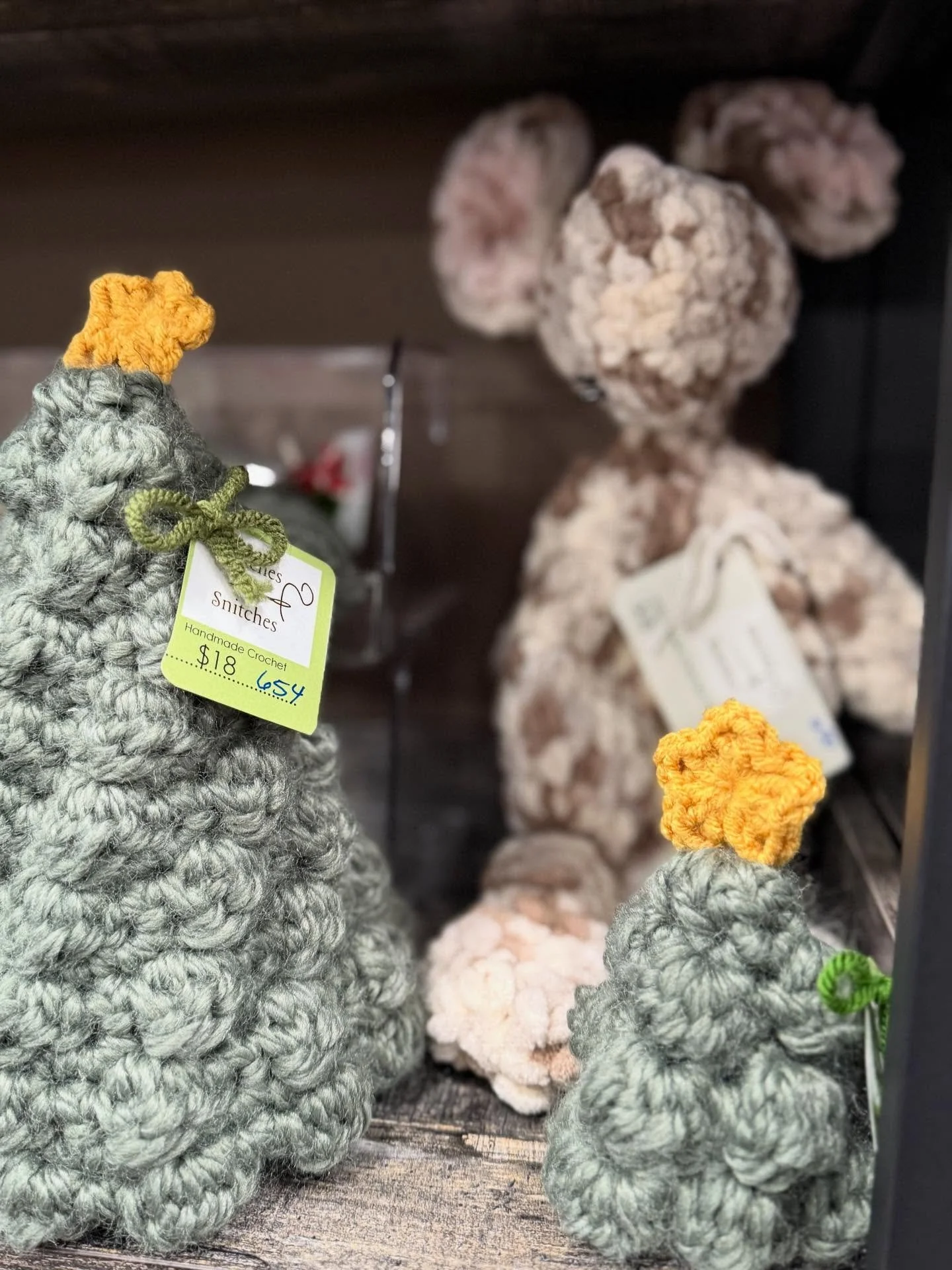 Tomorrow is Small Business Saturday! 

Come shop our vendor shelves filled with handmade gifts, holiday goodies, and tons of local treasures. Grab a drink, support your neighbors, and find something special 💜