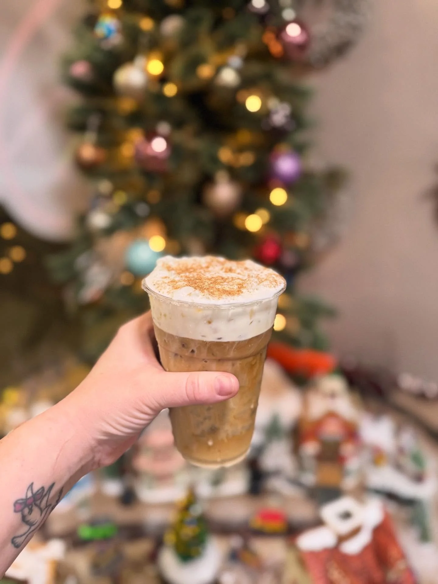 It&rsquo;s giving&hellip;dessert 😋

💜SPECIALS THIS WEEK 💜

✨cinnamon roll latte 

brown sugar cinnamon syrup, espresso, whipped cream 

🍰raspberry cheesecake matcha 

raspberry syrup, matcha, cheesecake cold foam

🍮creme br&ucirc;l&eacute;e chai