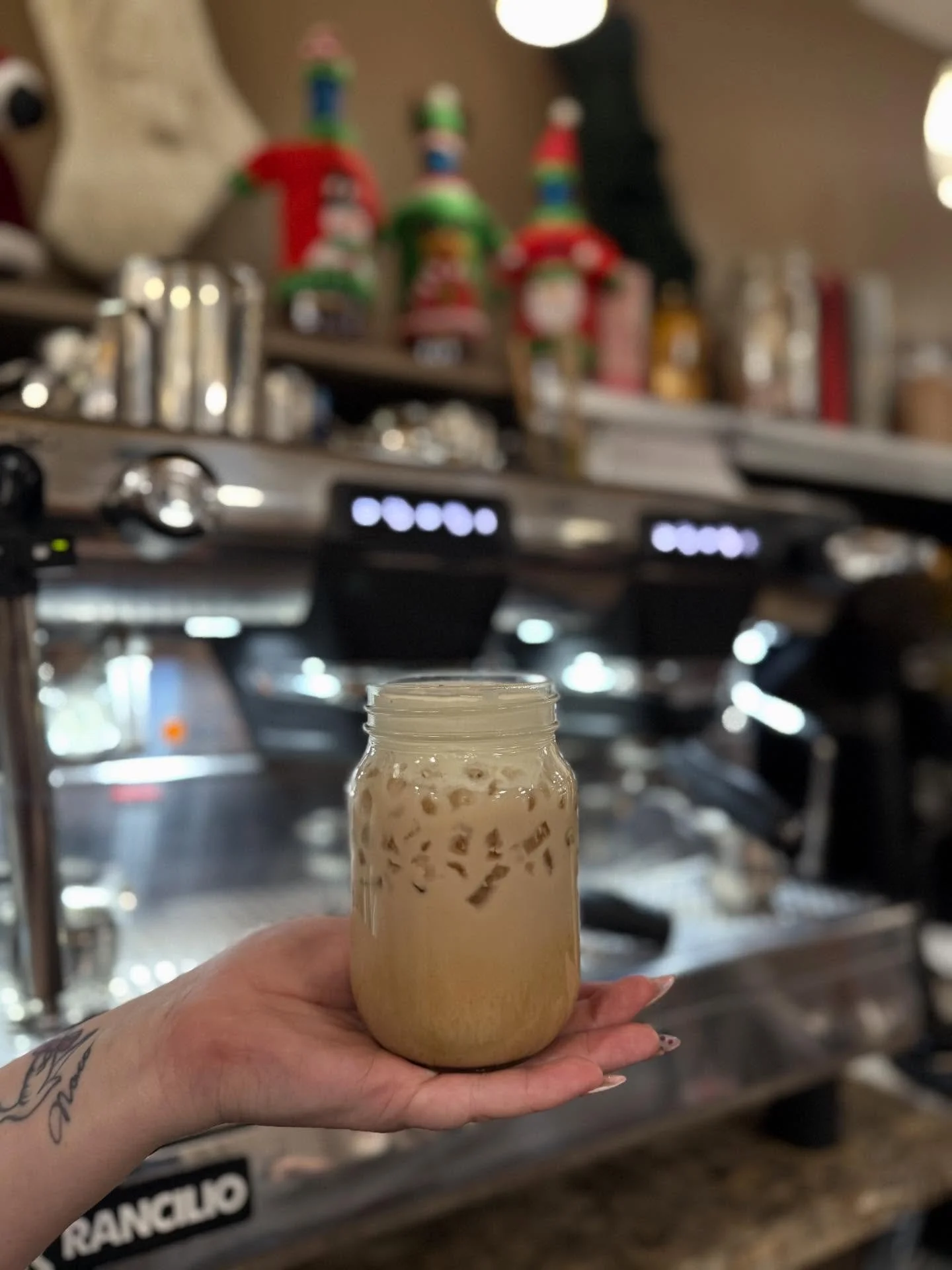 The countdown is on 🕛
One last latte for this year&hellip;
(or four different ones, we don&rsquo;t judge) ☕✨
Celebrate with our New Year&rsquo;s specials before the clock runs out!

AVAILABLE TOMORROW 12/29 

🍎 FRESH START CHAI
chai+apple+cinnamon+