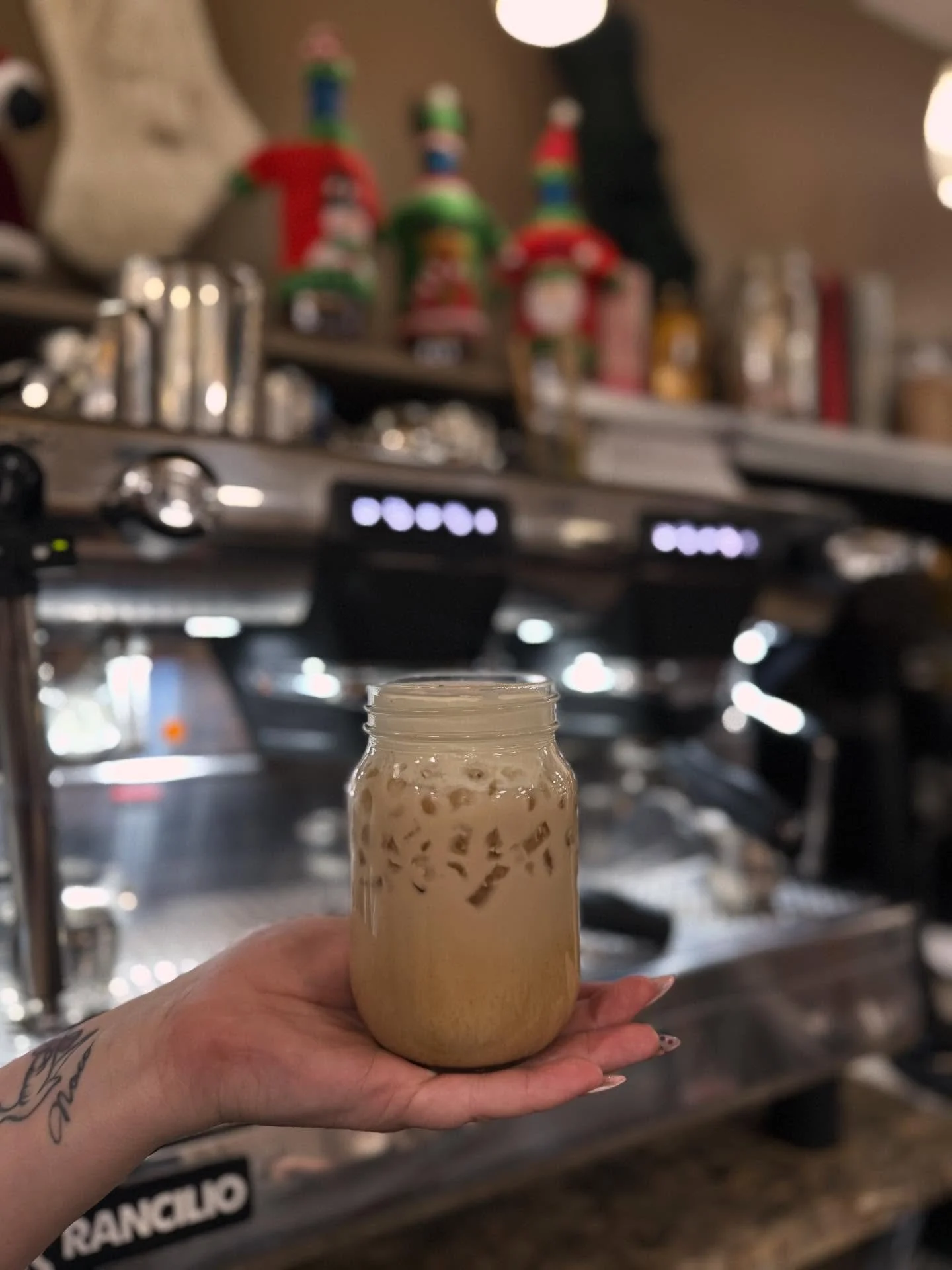 Did you hear that? That was the sound of the new weekly features dropping&hellip; 😉

AVAILABLE NOW 

Orange Vanilla Chai
Warm spiced chai meets bright orange and creamy vanilla 

Salted Maple Cold Brew
Bold cold brew sweetened with maple and just a 