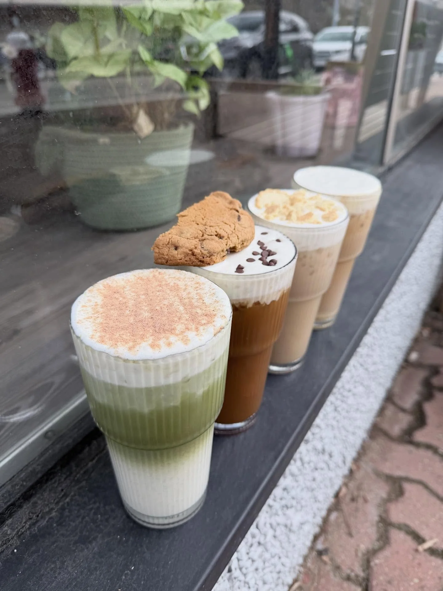 Ugh&hellip; we&rsquo;re literally drooling 

✨AVAILABLE NOW✨

White Chocolate Macadamia Nut Latte- macadamia nut syrup, espresso, milk, white chocolate cold foam 

Shortbread Chai- 
shortbread syrup, chai, milk, vanilla cold foam, shortbread crumble 