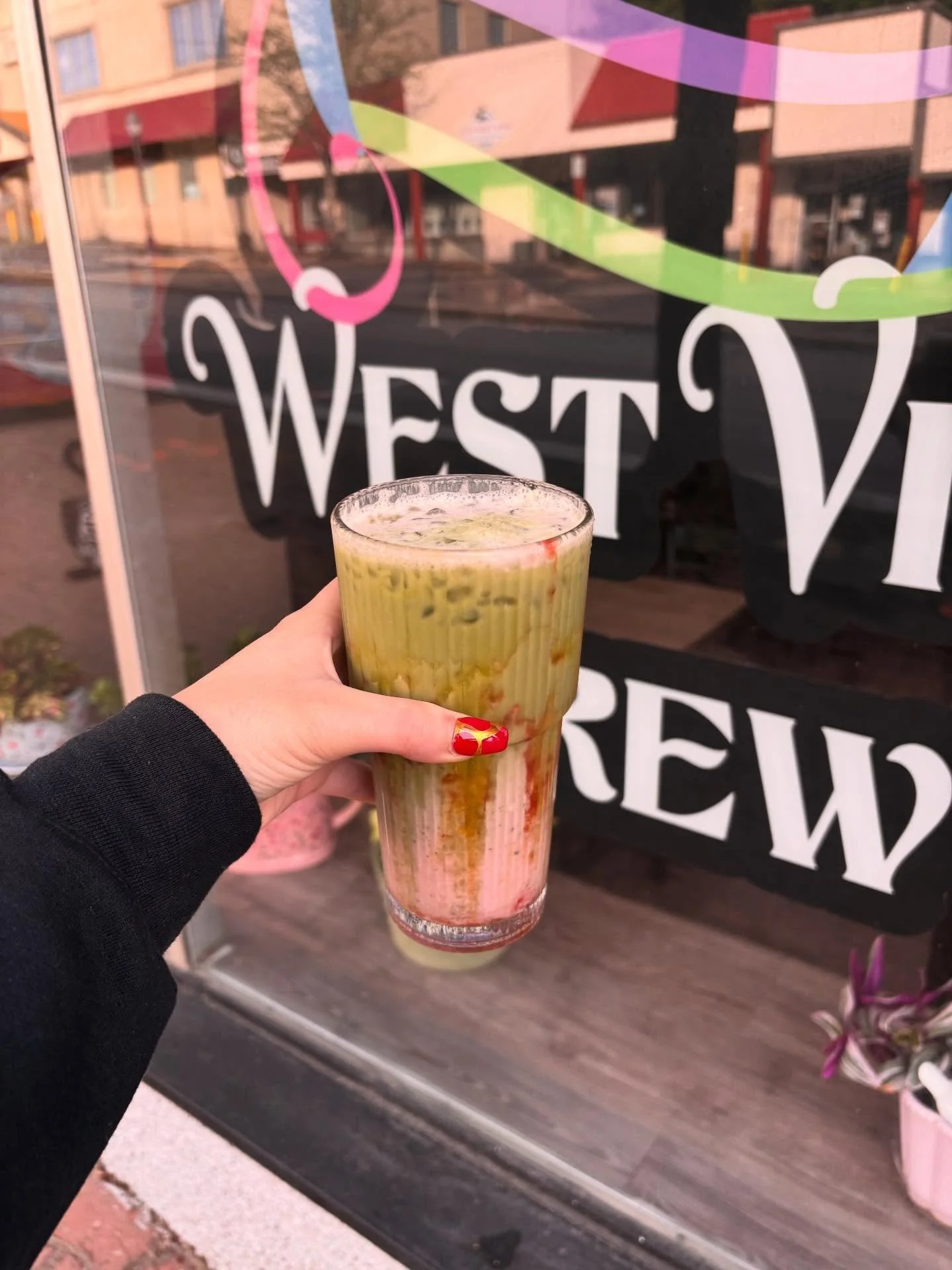 You know the drill. New week, new specials, same deliciousness&hellip;

✨AVAILABLE NOW ✨

NEW LEAF MATCHA 
Matcha with strawberry pur&eacute;e, vanilla, and a honey drizzle

ICED GINGER CHAI 
Ginger chai with a honey drizzle and vanilla cold foam

BL